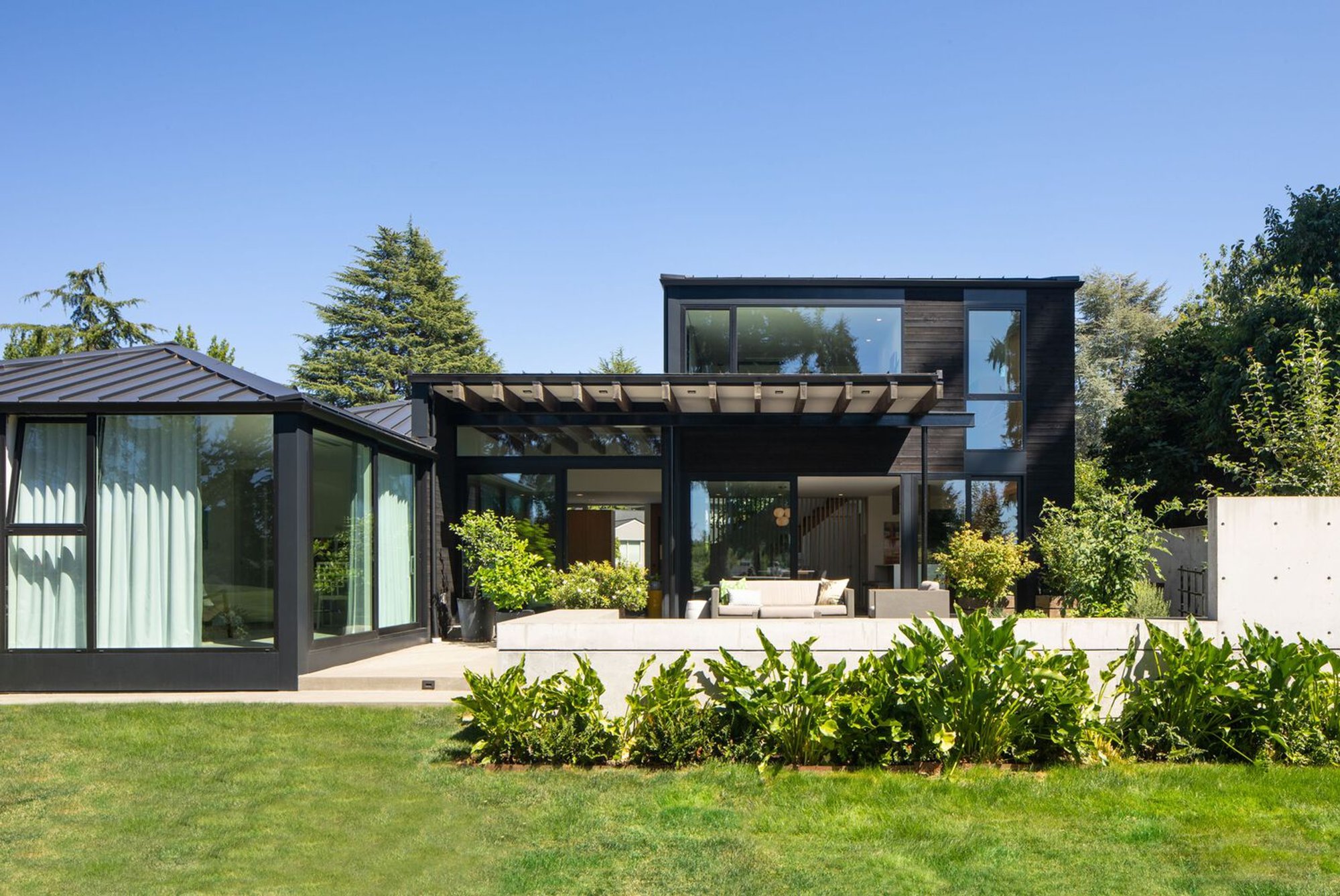 Sand Point Residence by David Coleman Architecture: A Modern Reimagining of Mid-Century Design