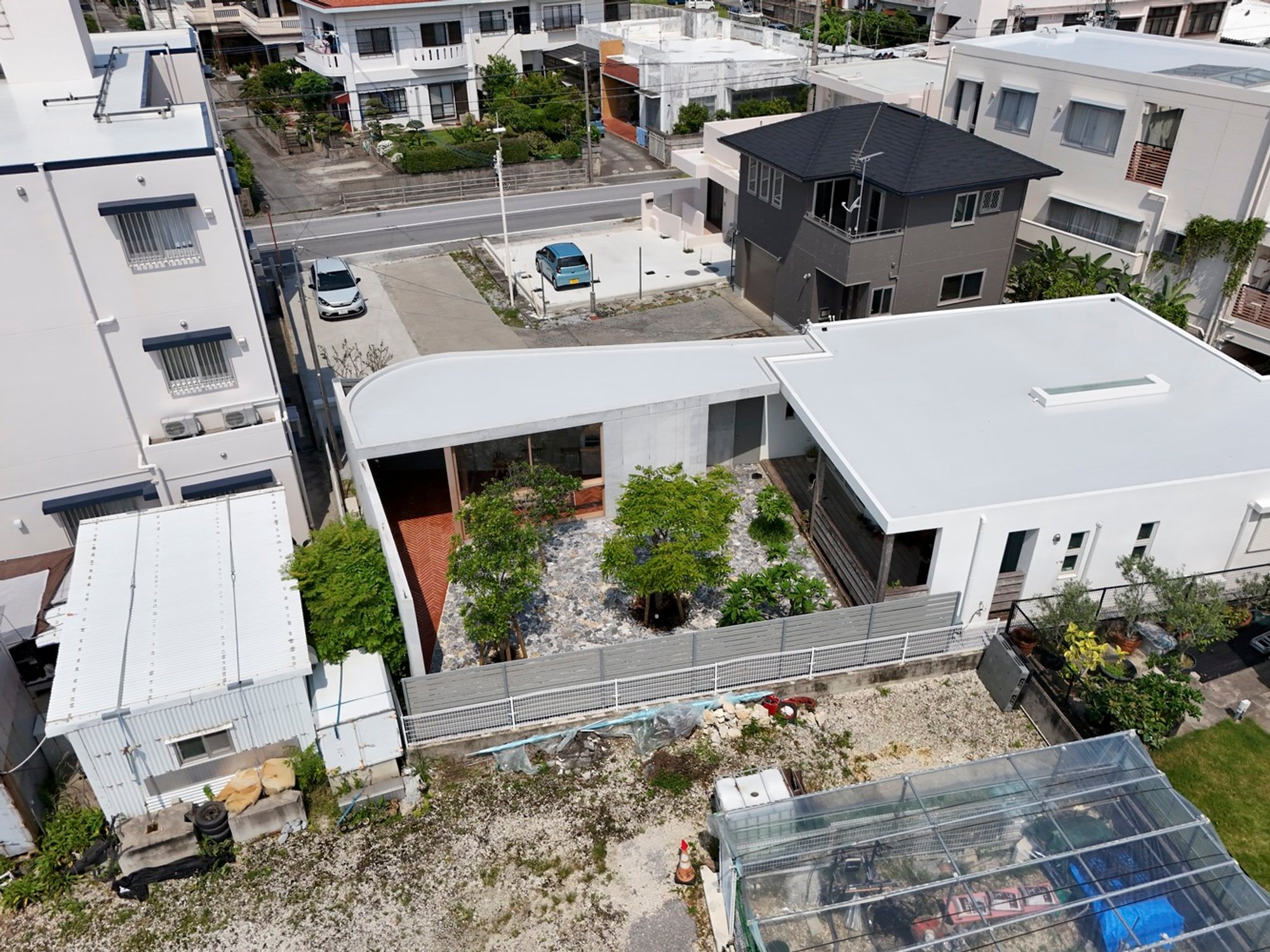 Atelier Extension in Tomigusuku by Studio Cochi Architects: A Contemporary Hinpun in Okinawa