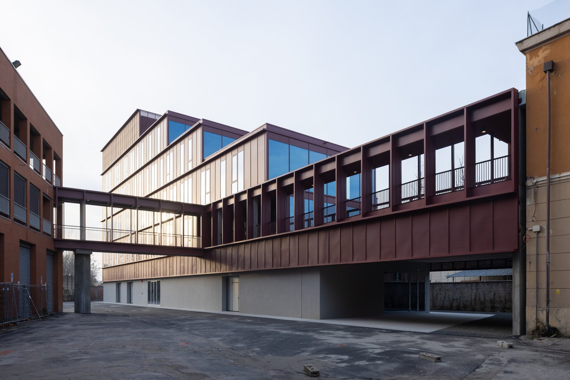 Guardia di Finanza Office Building by DEMOGO
