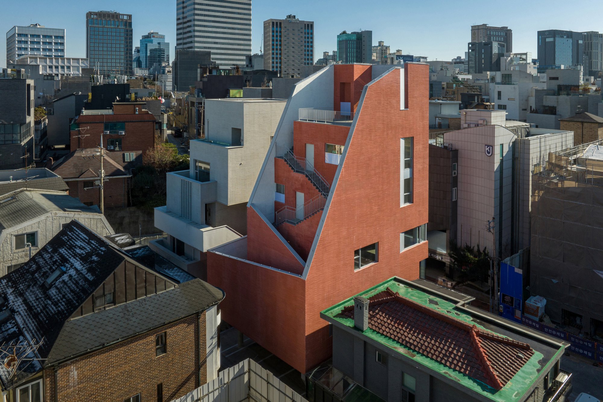 Nonhyeon 73 Commercial Building: Maximizing Urban Visibility and Functional Design in Gangnam