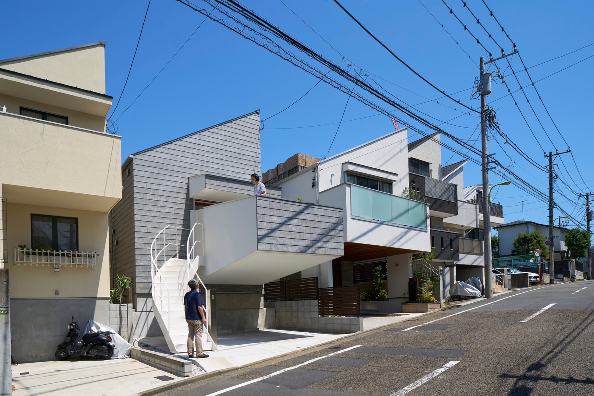 Drawer Balcony House: A Contemporary Japanese Home Defined by a Protruding Sky Garden