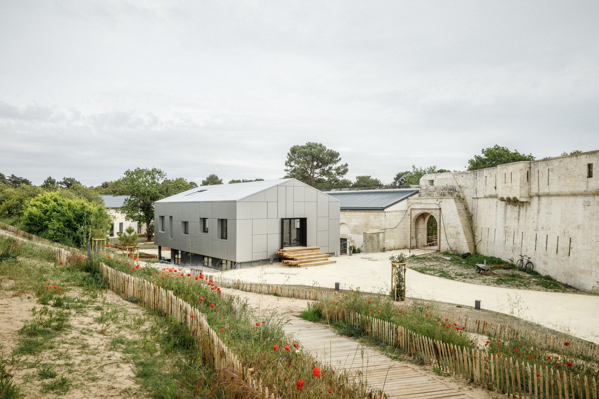 Fort des Saumonards Restoration by AR Studio d'Architectures Saint-Georges-d'Oléron 42 with MUGO