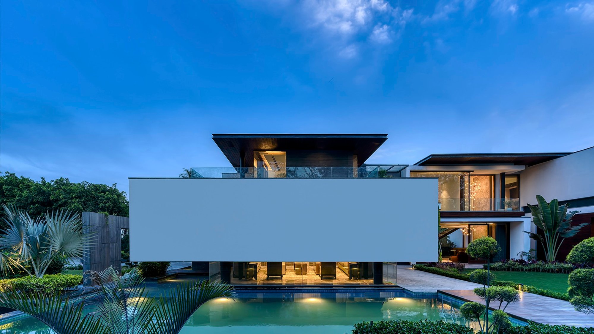 Folded Wall House by DADA Partners: A Modern Suburban Retreat in New Delhi