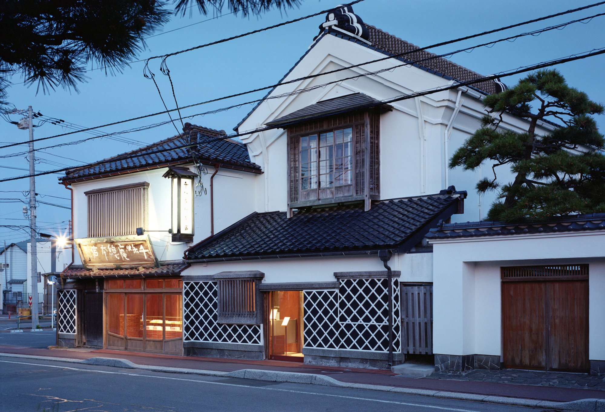 Hakodate Sensyuan Sohonke Café by Jo Nagasaka and Schemata Architects