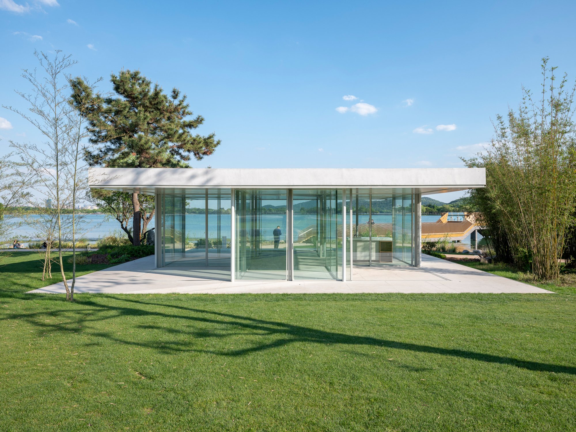 Nine-Square Pavilion by Atelier FCJZ: A Glass Tea House by Tai Lake