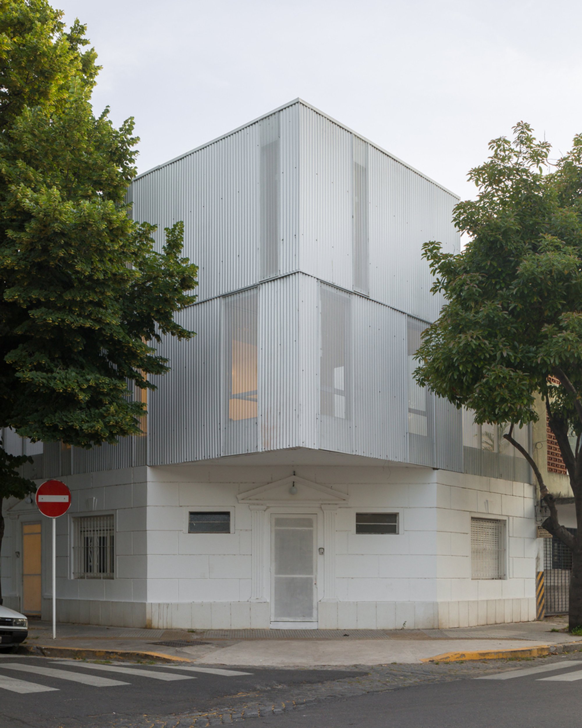 Peaches Besares – Innovative Residential Renovation in Buenos Aires by IR Arquitectura