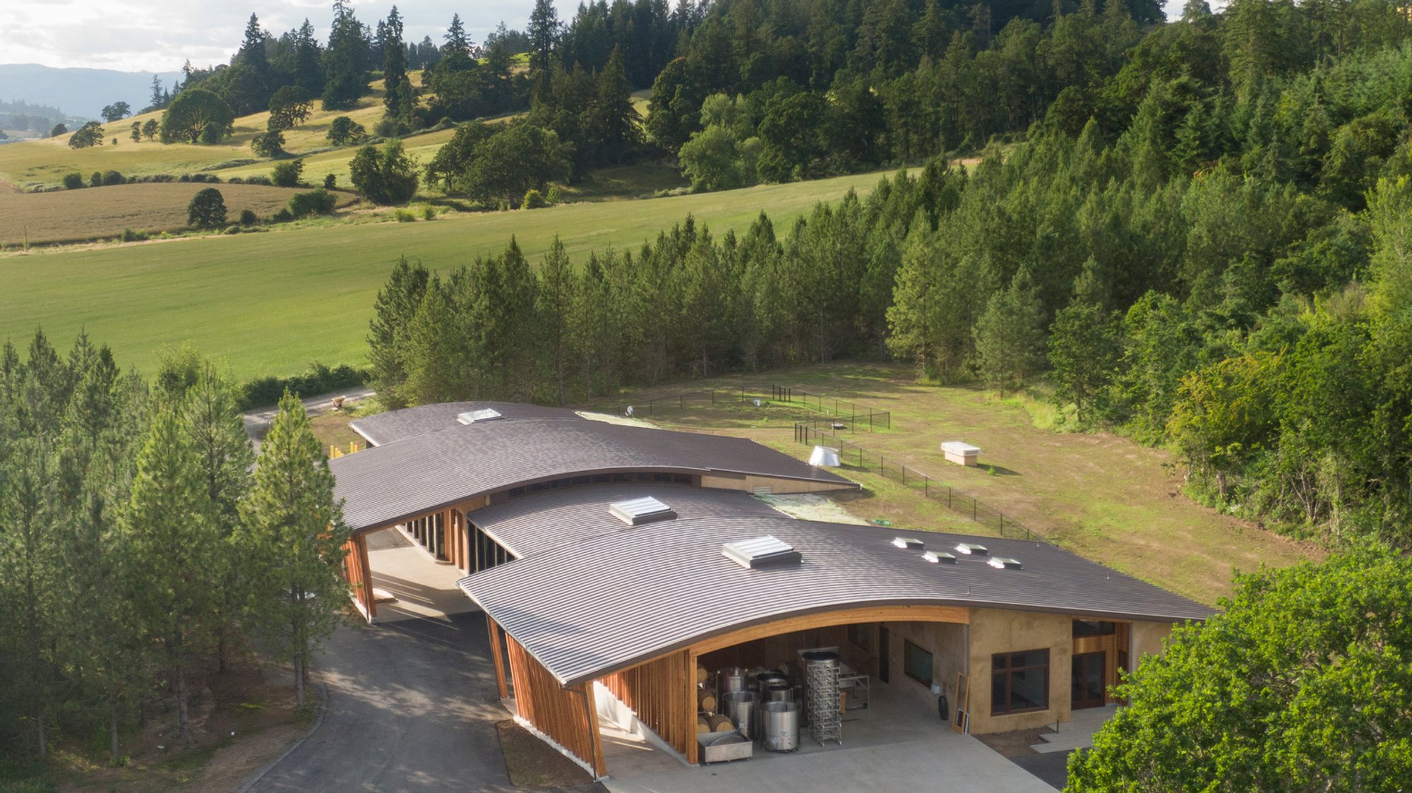 Abbott Claim Winery: Hillside Integration and Concealed Craft in Oregon Wine Country