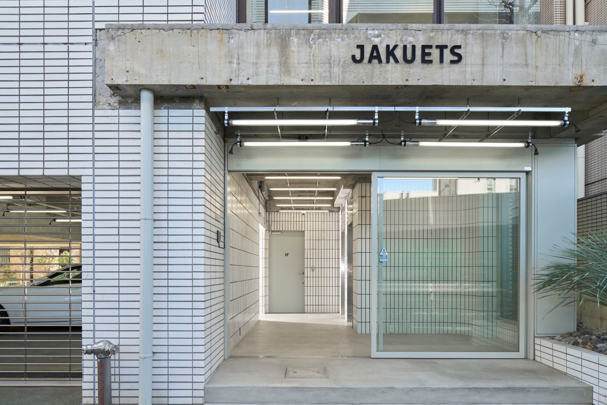 Jakuets Tokyo Matsubara Office by Jo Nagasaka and Schemata Architects