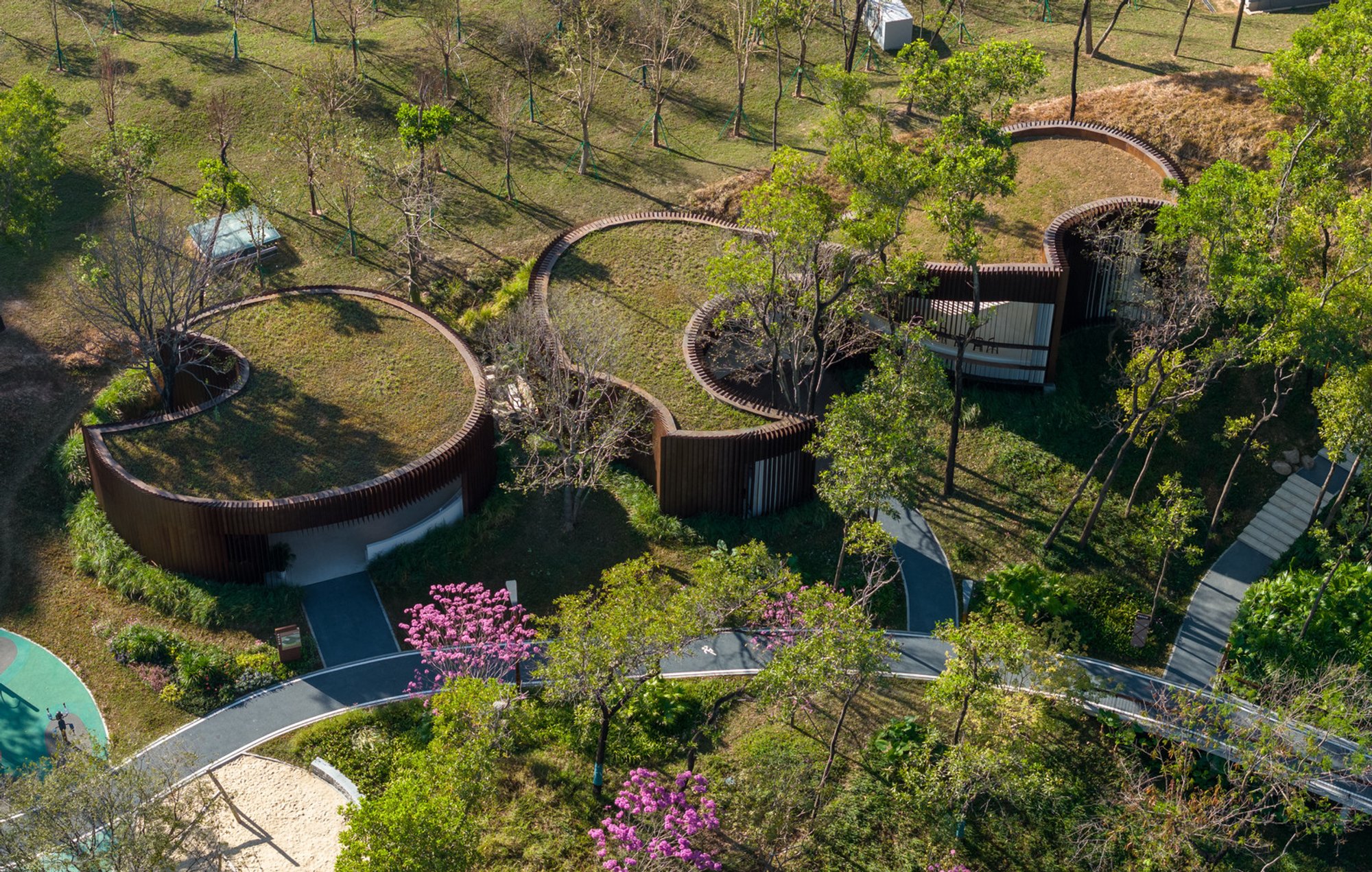 Qiaochengbei Park Visitor Center by Atelier XI