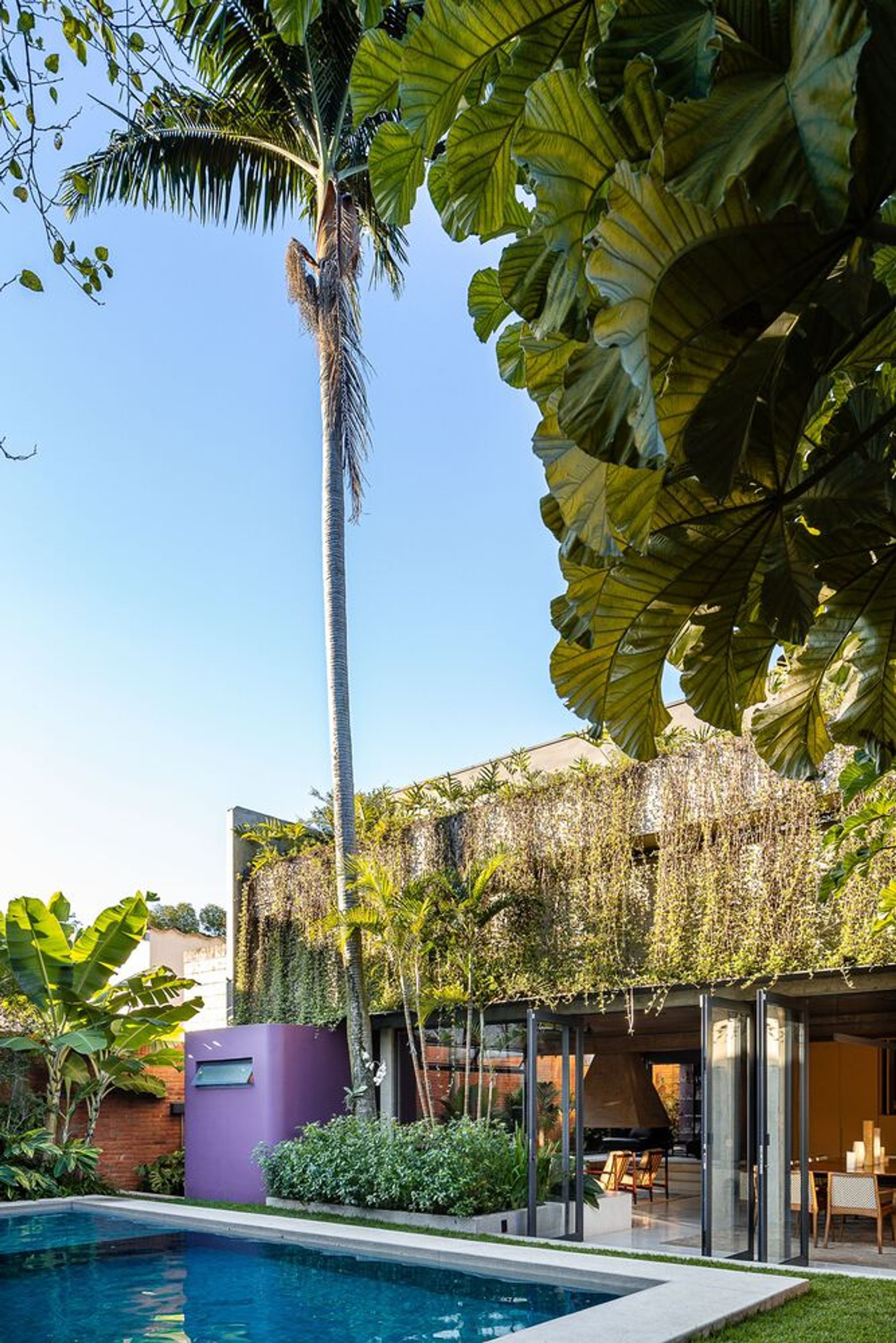 “Ottoni House Renovation: Preserving 1970s Architecture with Contemporary Design in São Paulo”