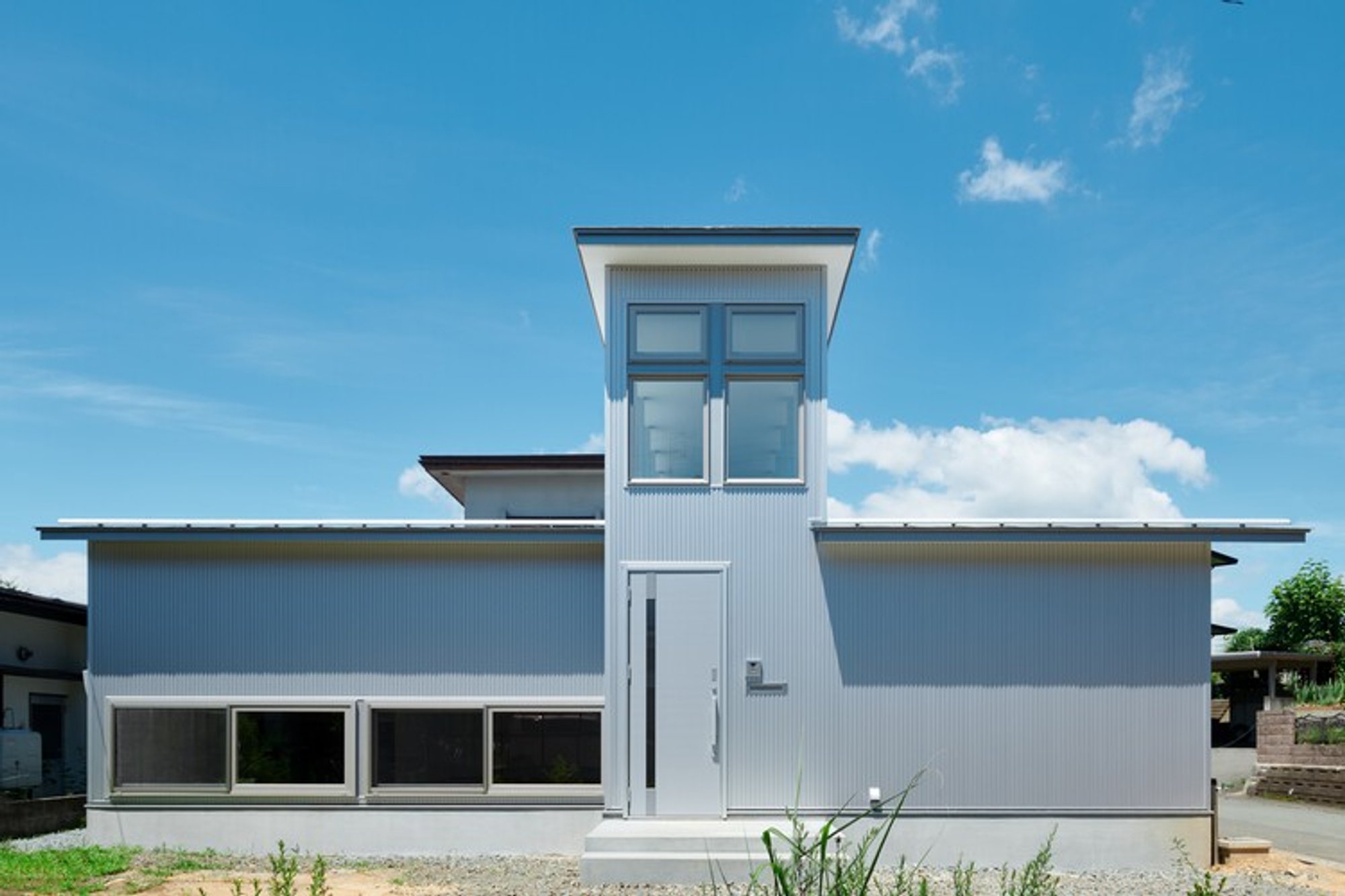 Sandwich House: A Sunroom-Centered Family Home in Morioka