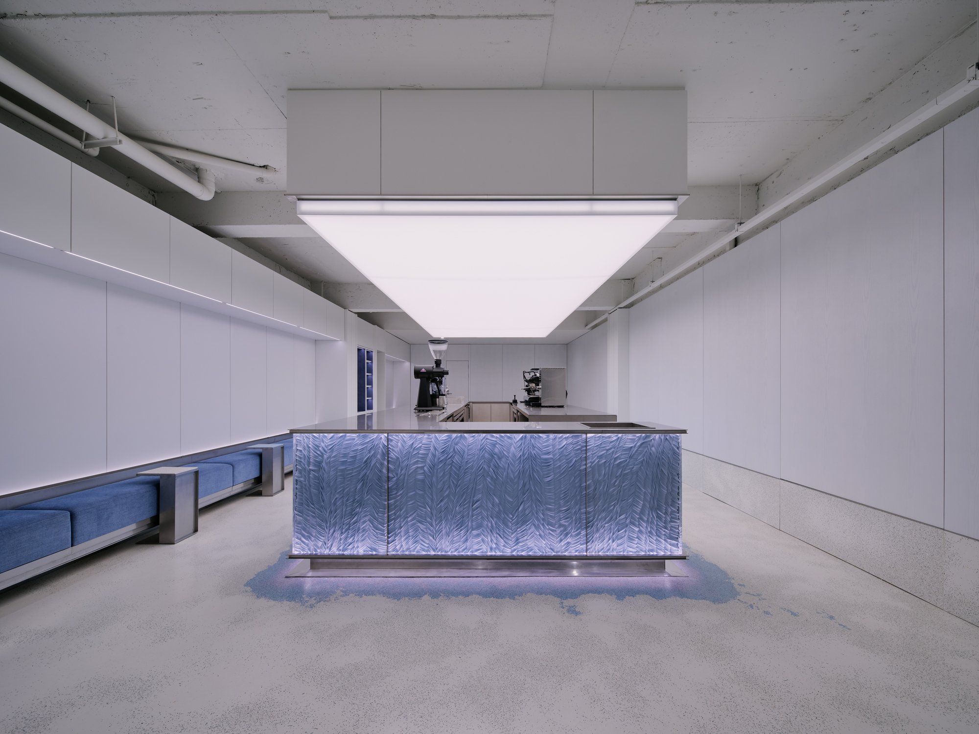 DEMER Busan Station Store / design by 83: A Light-Filled Coffee Destination in Busan