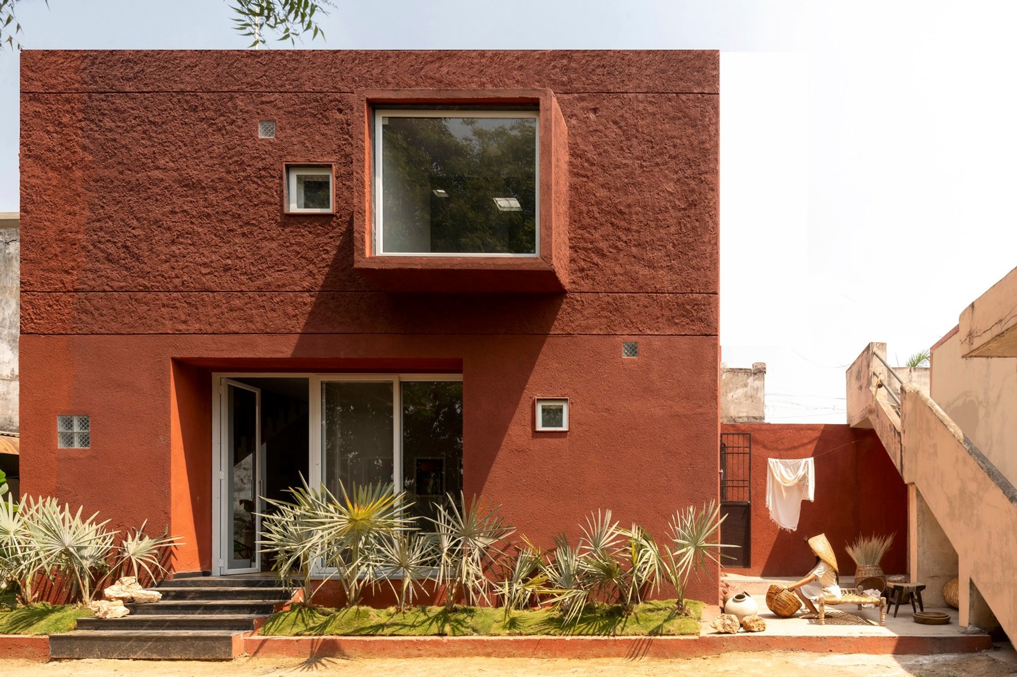 Lalli Residence, Raipur — A Compact Home Shaped by Art, Flexibility, and Climate