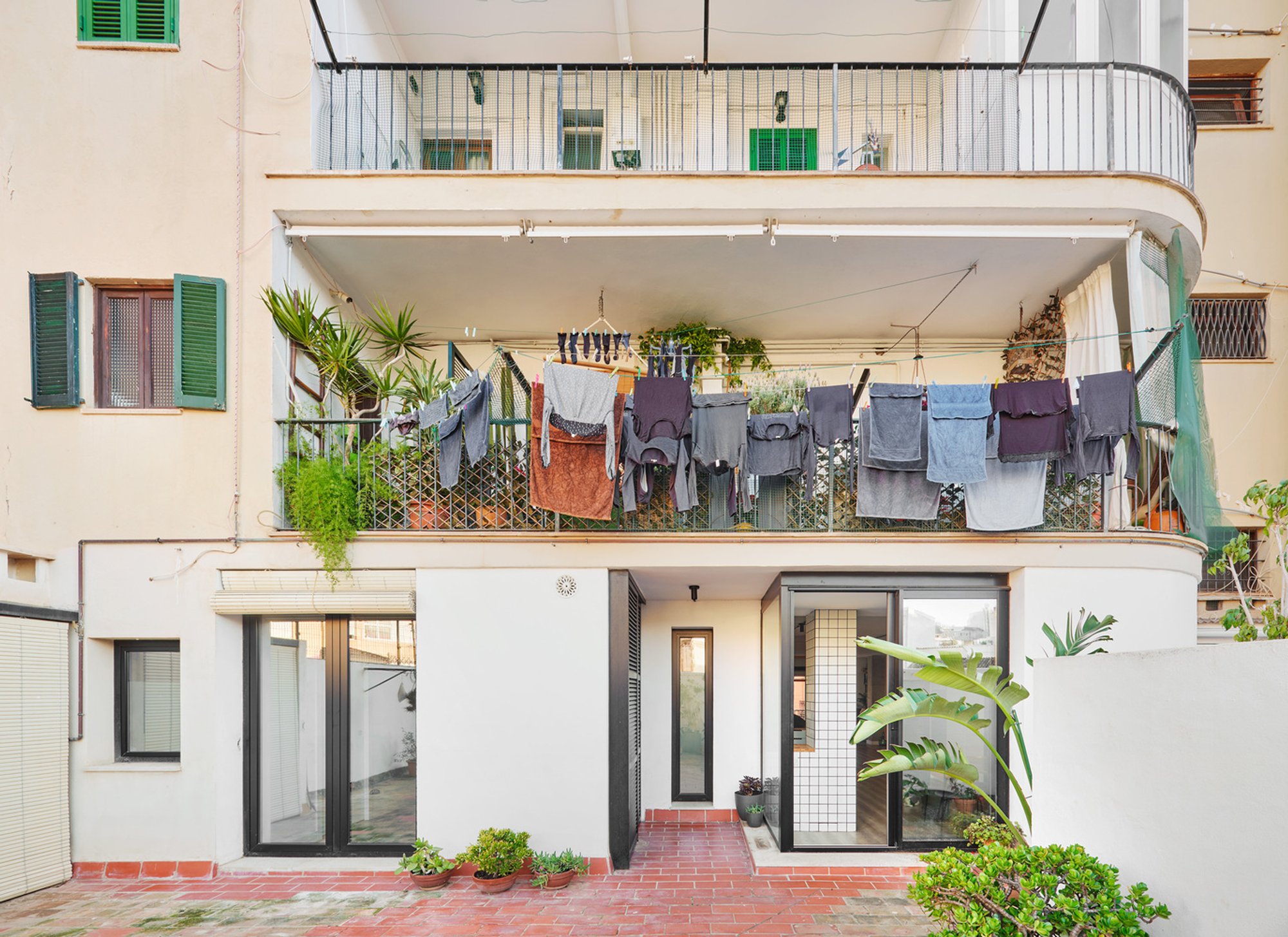 Langdon House: Harmonious Family Living Through Adaptive Renovation in Palma de Mallorca