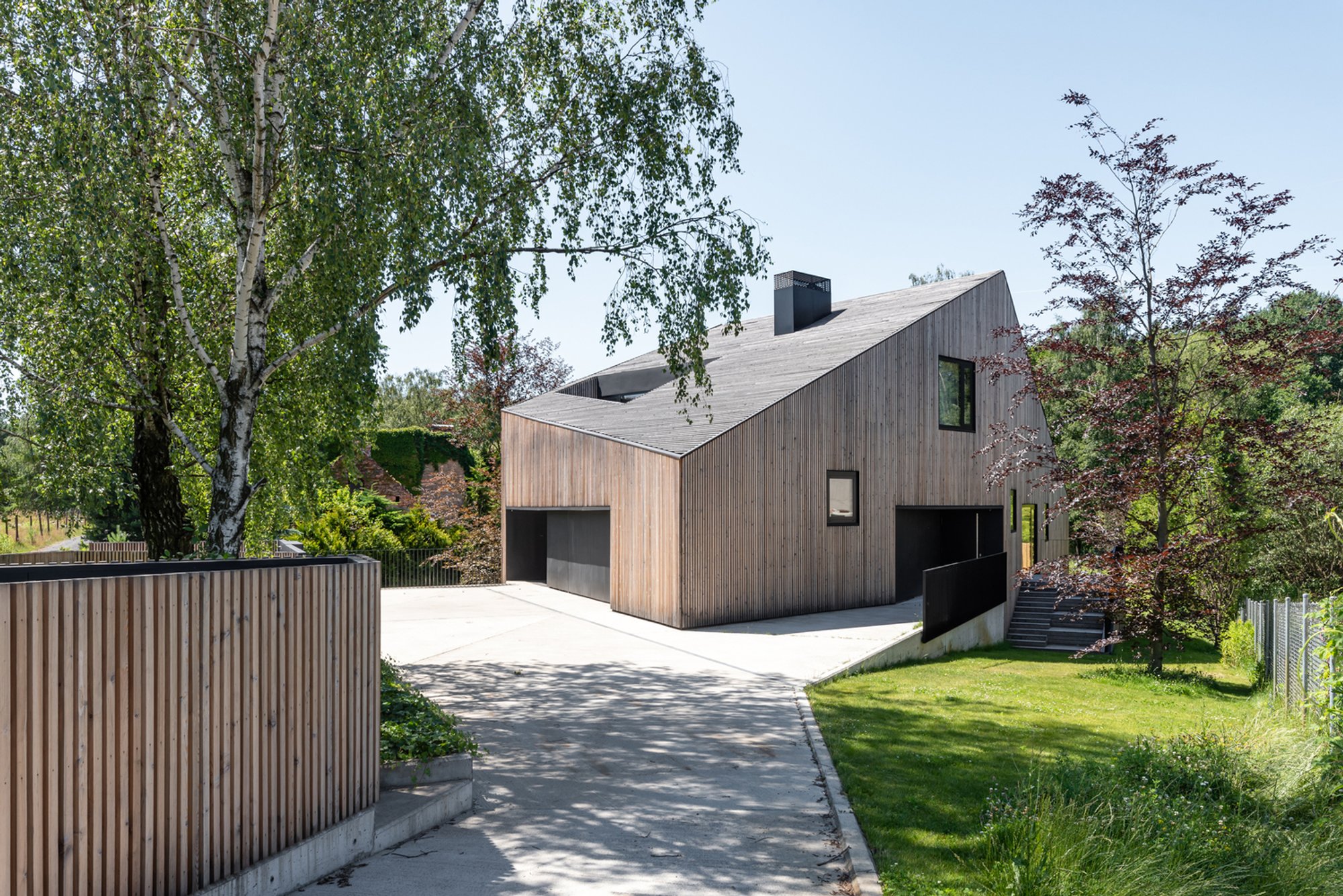 Broken Down House in Poznań: A Contemporary Residential Design by Ultra Architects