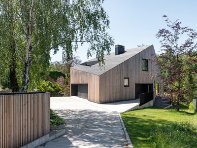 Broken Down House in Poznań: A Contemporary Residential Design by Ultra Architects