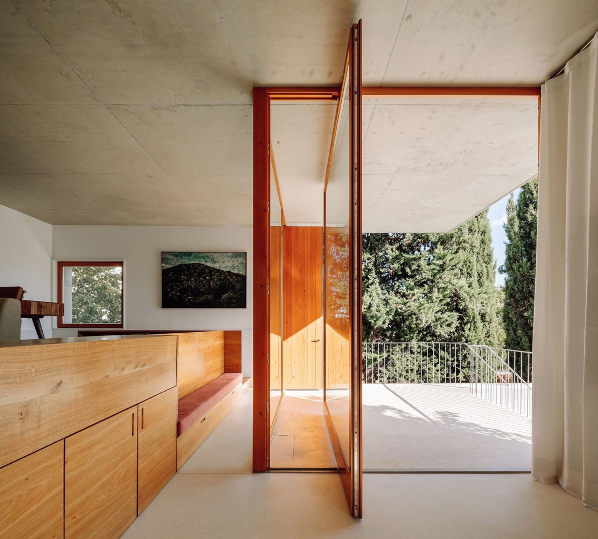 Stories of Lisbon’s Light: Daylight Meets Bold Architecture in a Contemporary Family Home