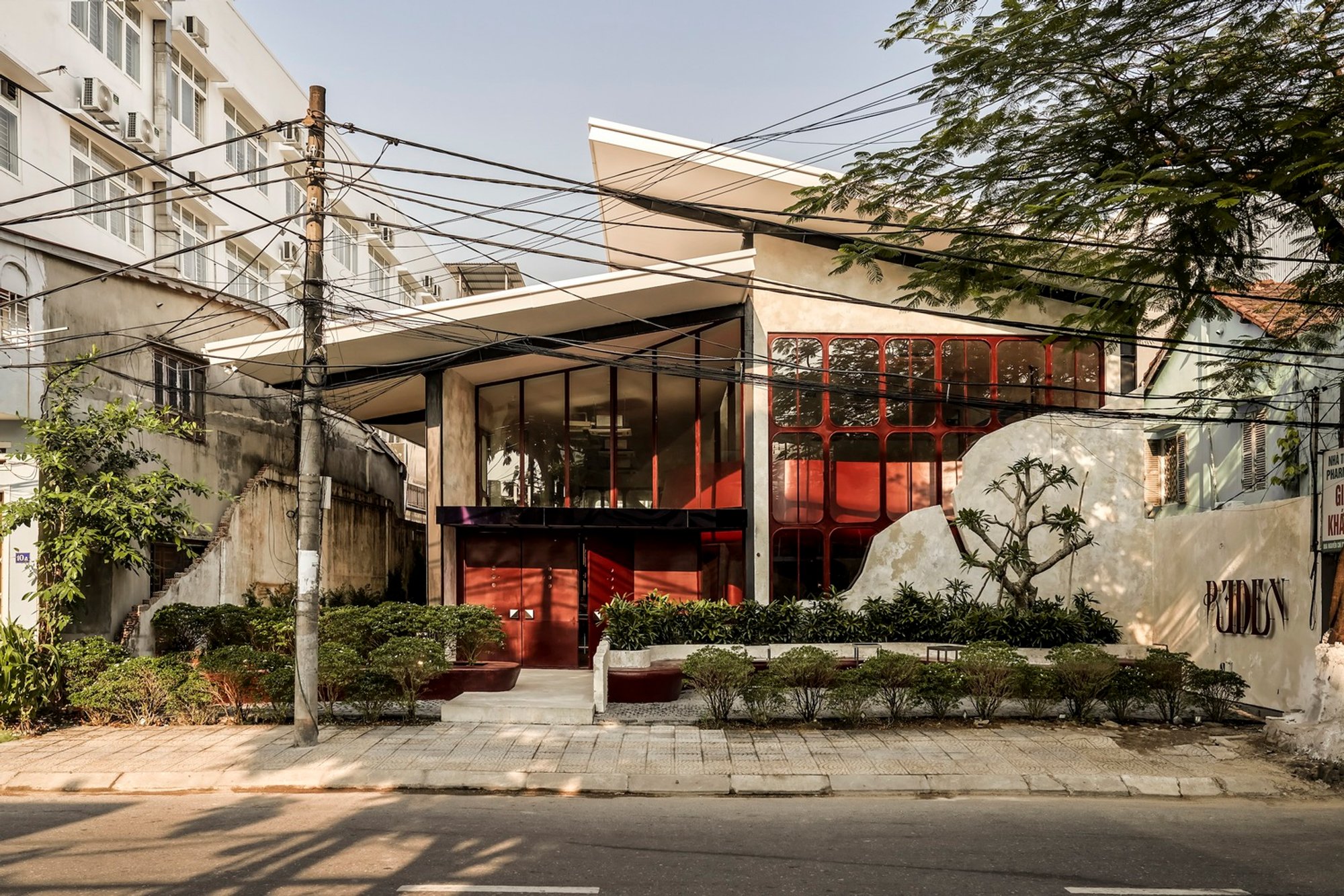 Reden Café & Bistro by 1.61 Design Workshop: A Bold Fusion of Color, Architecture, and Contemporary Café Culture