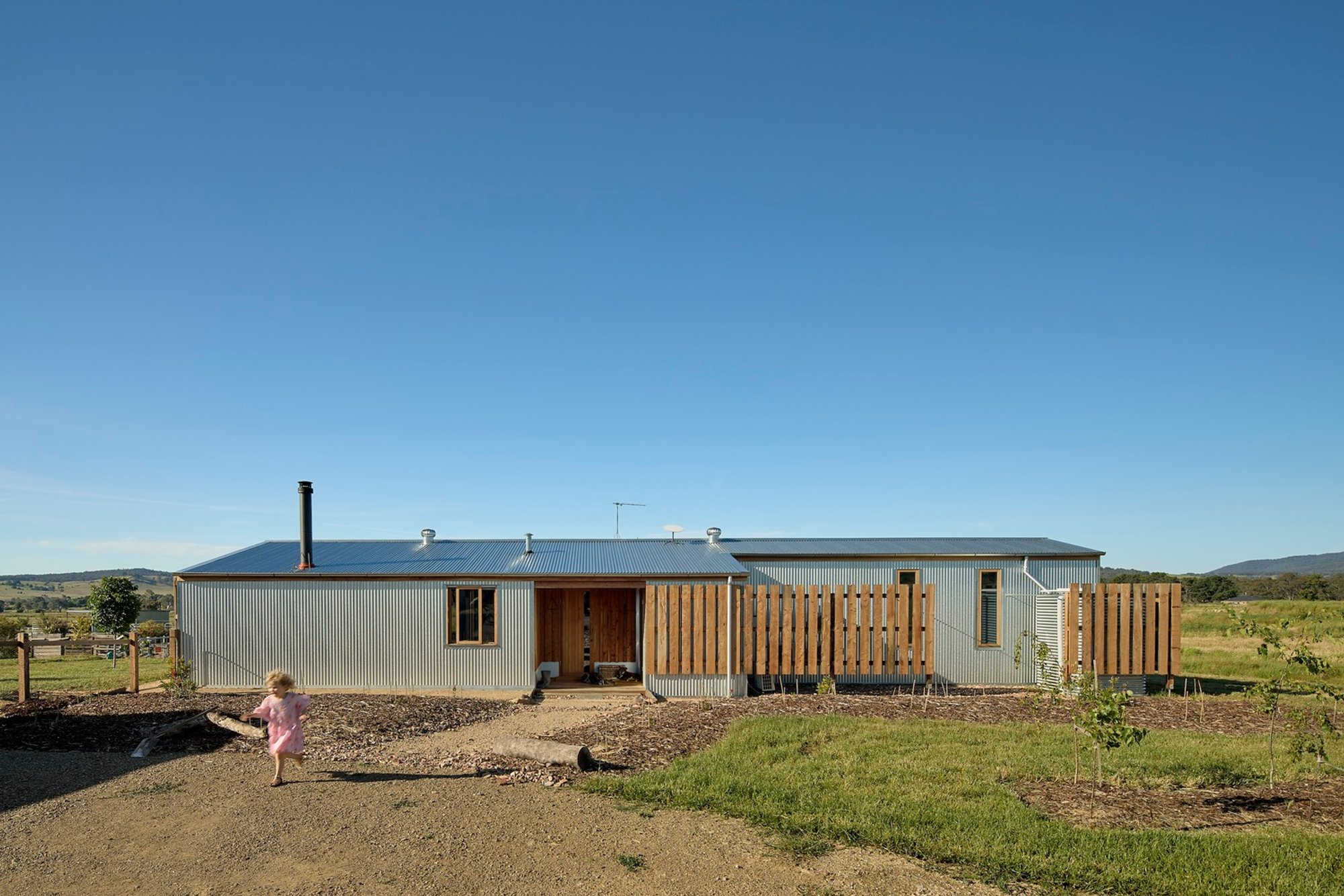 Little Granite House by BRD Studio: A Compact Sustainable Home Connected to Nature in Rural Australia