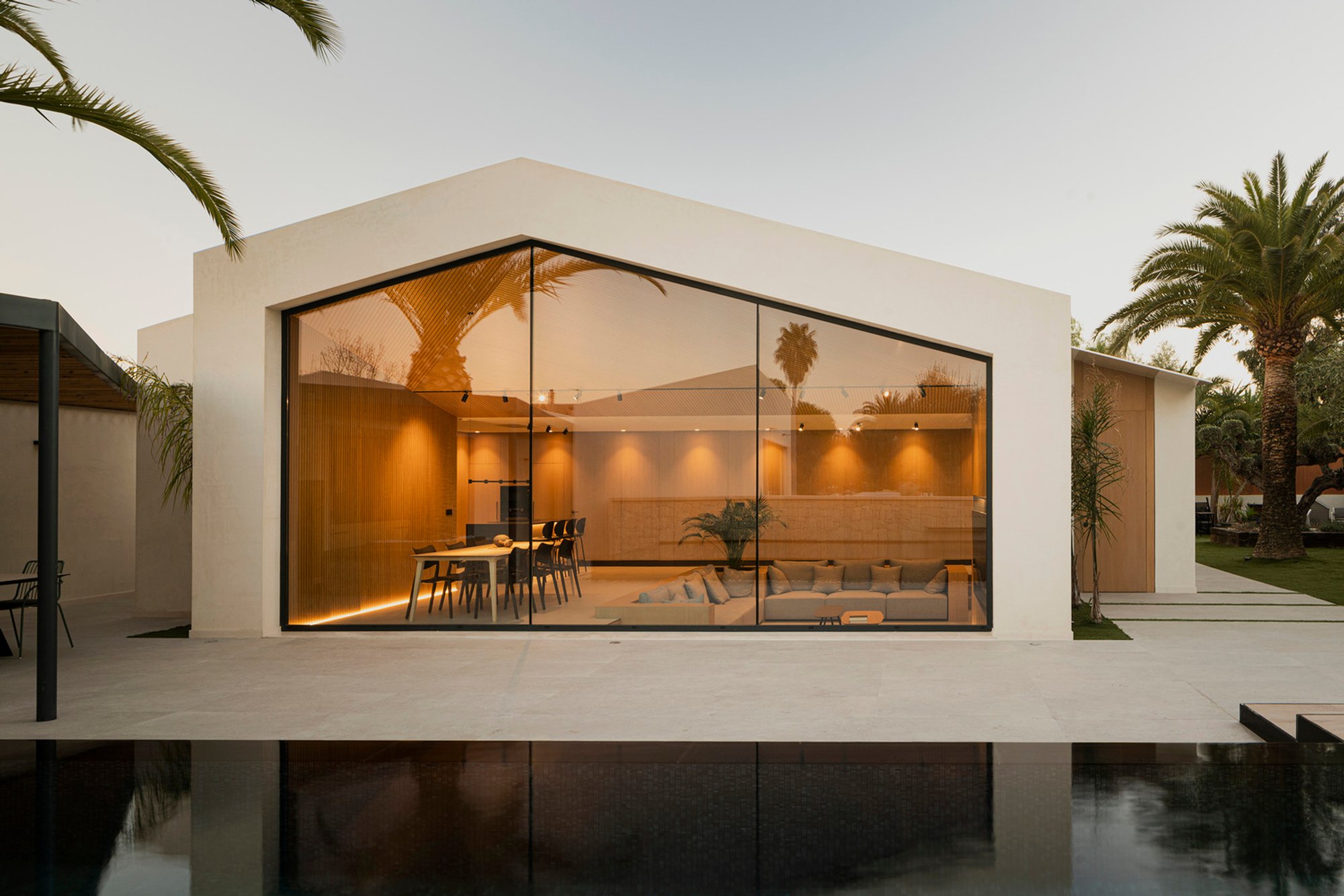 Home Refurbishment for Alejandro and Inma by Pablo Muñoz Payá Arquitectos