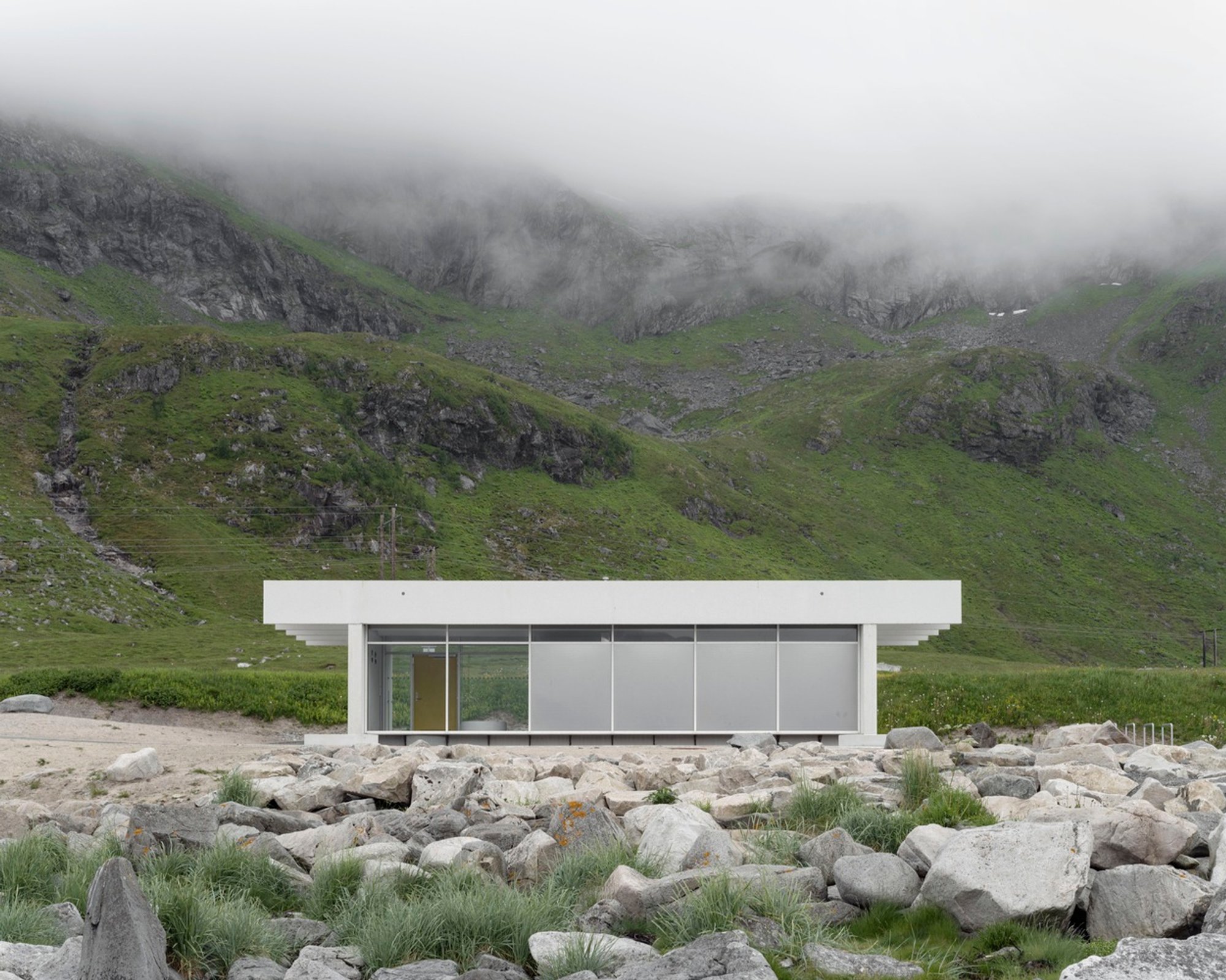 Brunstranda Service Building: Modern Coastal Architecture by Vatn Architecture and Jørgen Tandberg Arkitekt MNAL