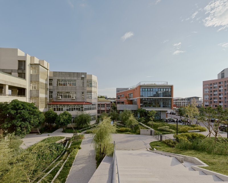 “Shangfeng Library and Gymnasium: Community-Focused Educational Architecture in Taichung”