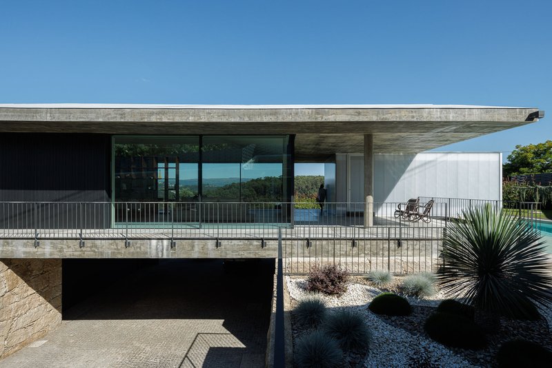 Ponte House by stu.dere: A Modern Bridge Between Architecture and Landscape