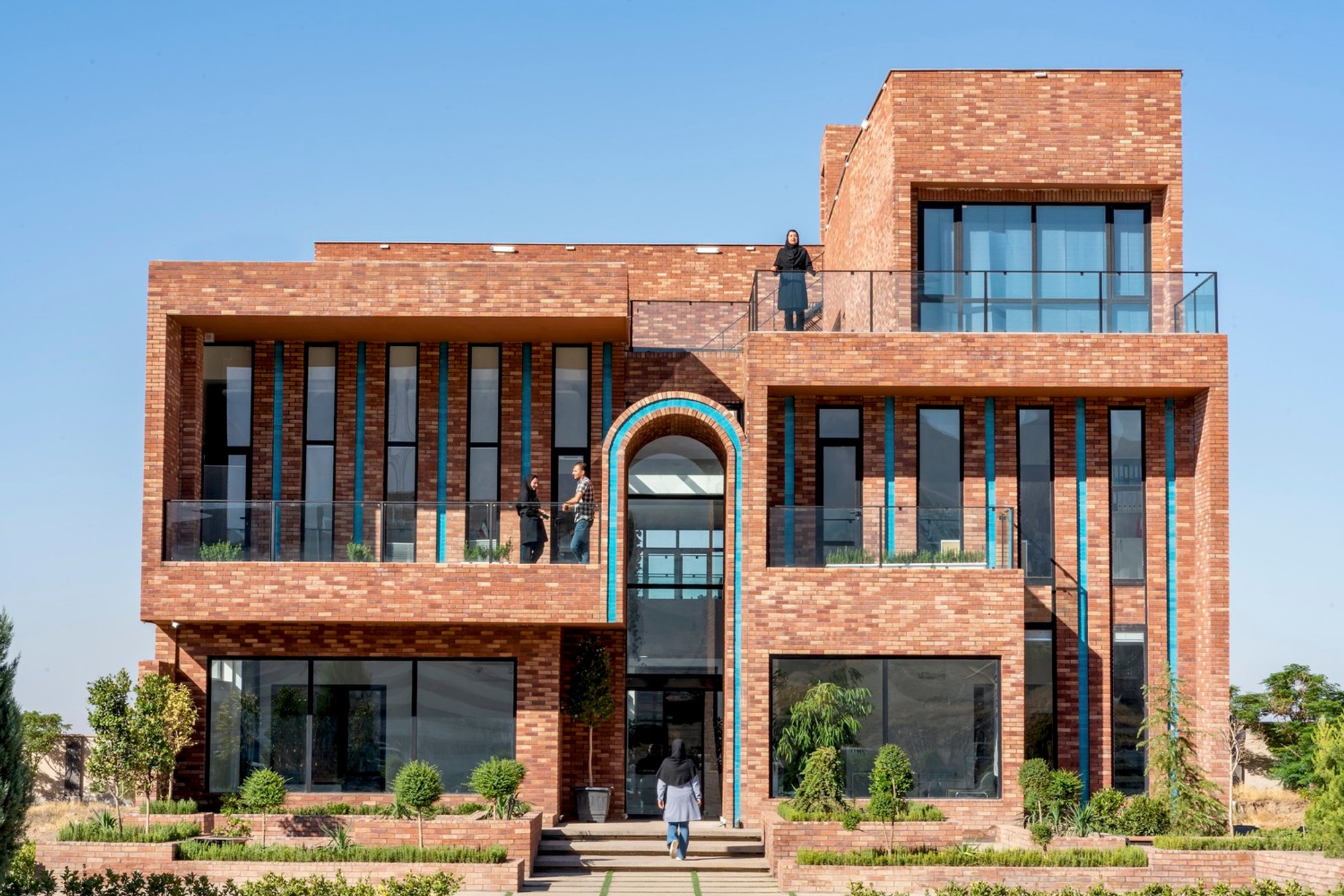 Hamyab 24 Office by Arc Architecture Studio: Innovative Courtyard-Centered Workspace in Neyshabur