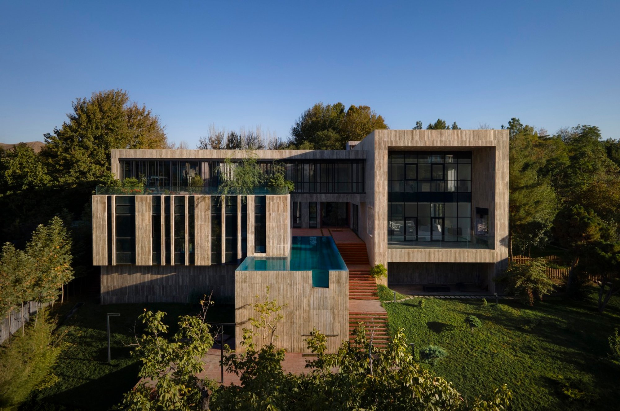 Villa Hesar by Afshin Khosravian and Associates: Mountainous Luxury and Climatic Harmony in Toroqbeh, Iran