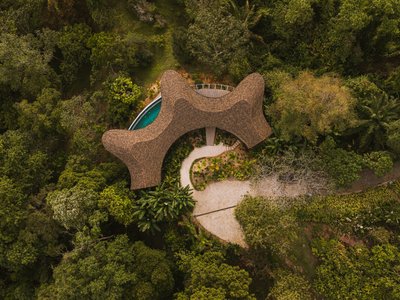 Ojo de Nila: A Sculpted Jungle House in Costa Rica