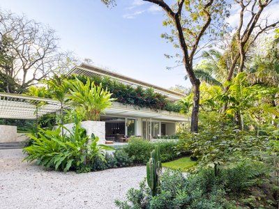 Casa Azucar by Studio Saxe: Contemporary Tropical Oasis in Nosara, Costa Rica