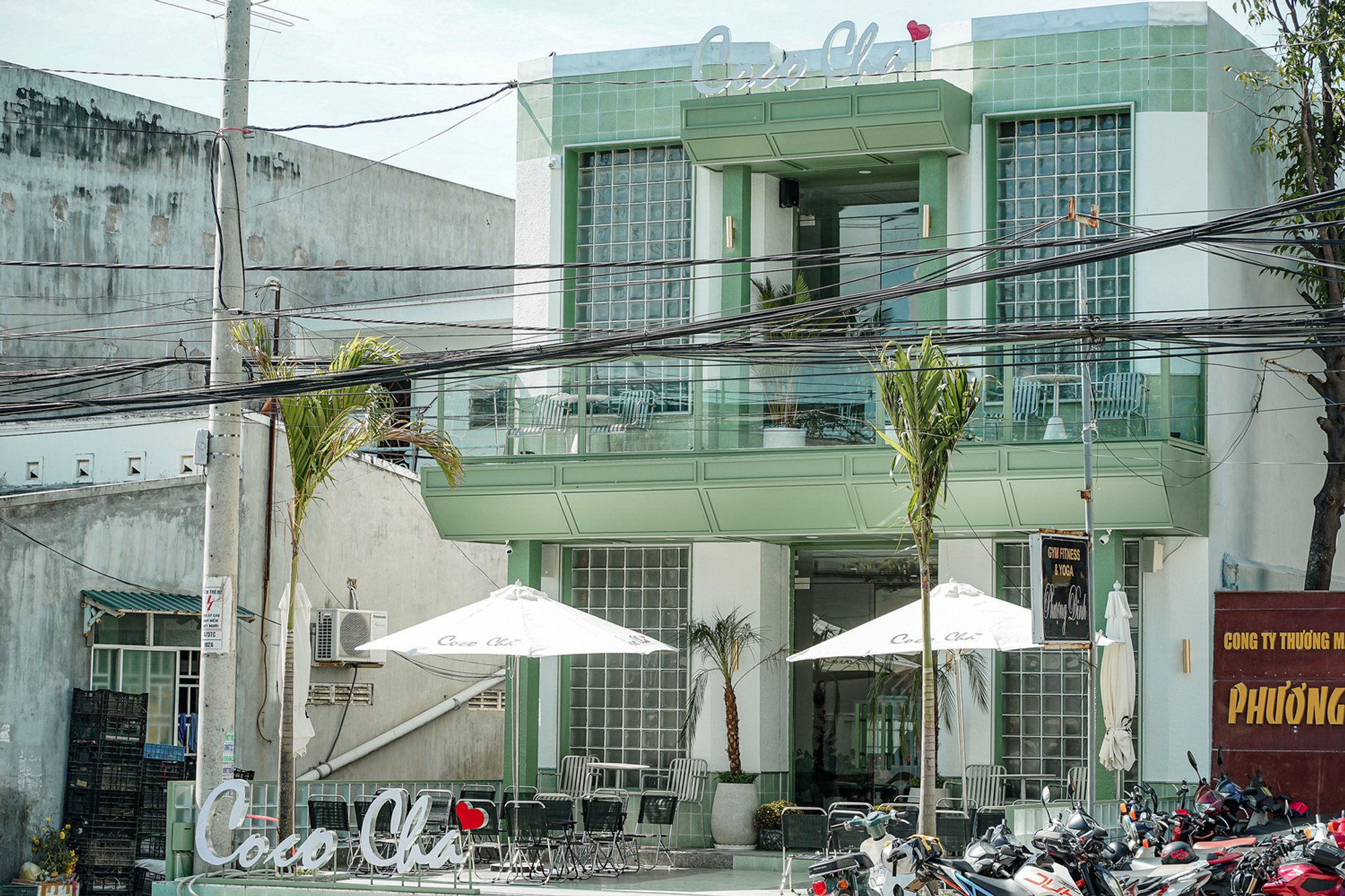 CoCo Cha Taiwan Tea & Coffee by PT Arch Studio: A Classic Castle-Inspired Café in Modern Vietnam