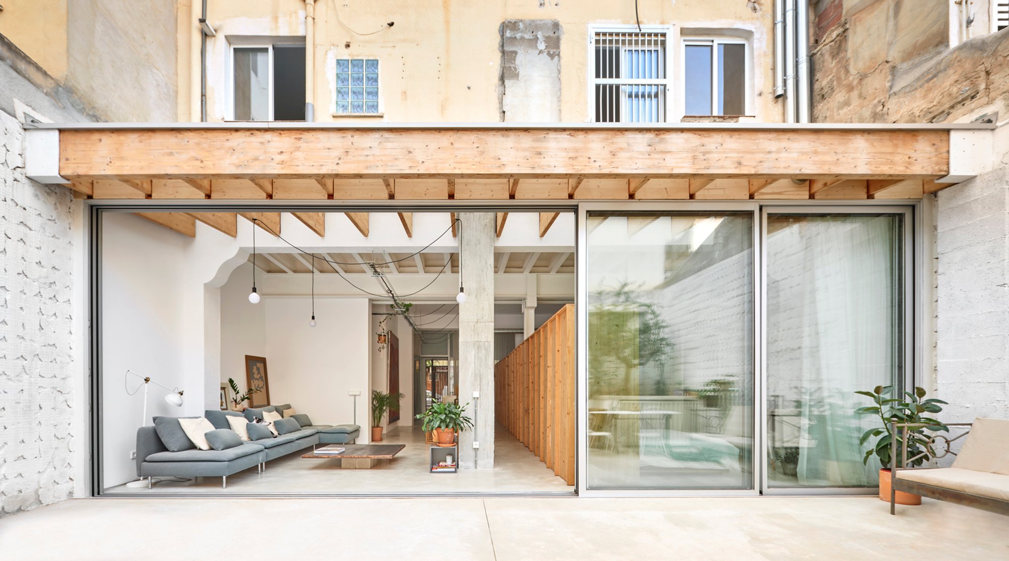 NZ10 Apartment by auba studio: Adaptive Reuse in Palma de Mallorca