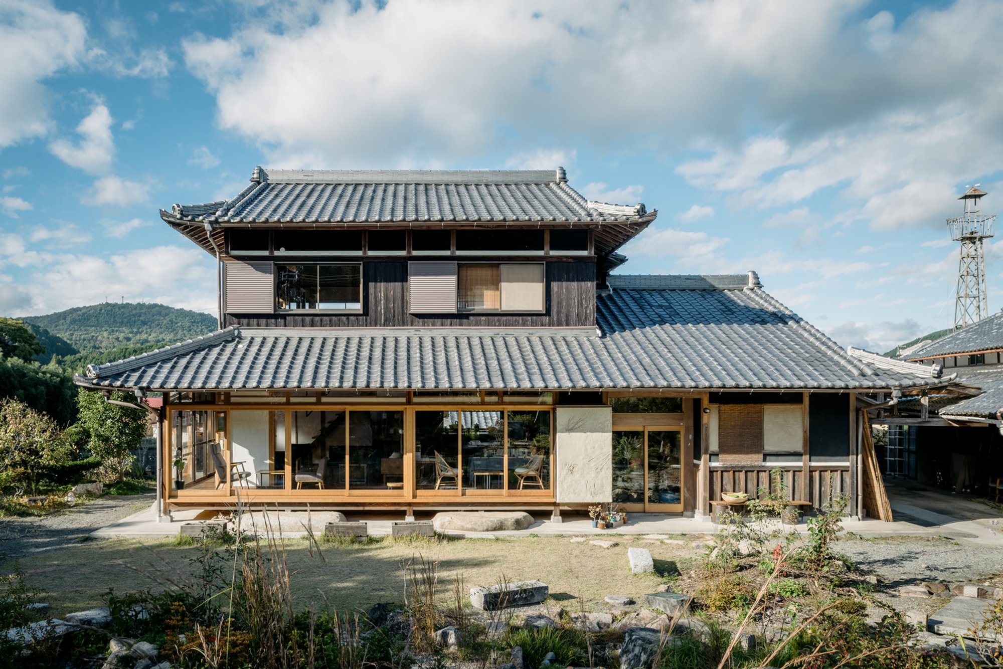 TOGO BOOKS nomadik: Adaptive Reuse Bookstore and Café by Coil Kazuteru Matumura Architects in Osaka