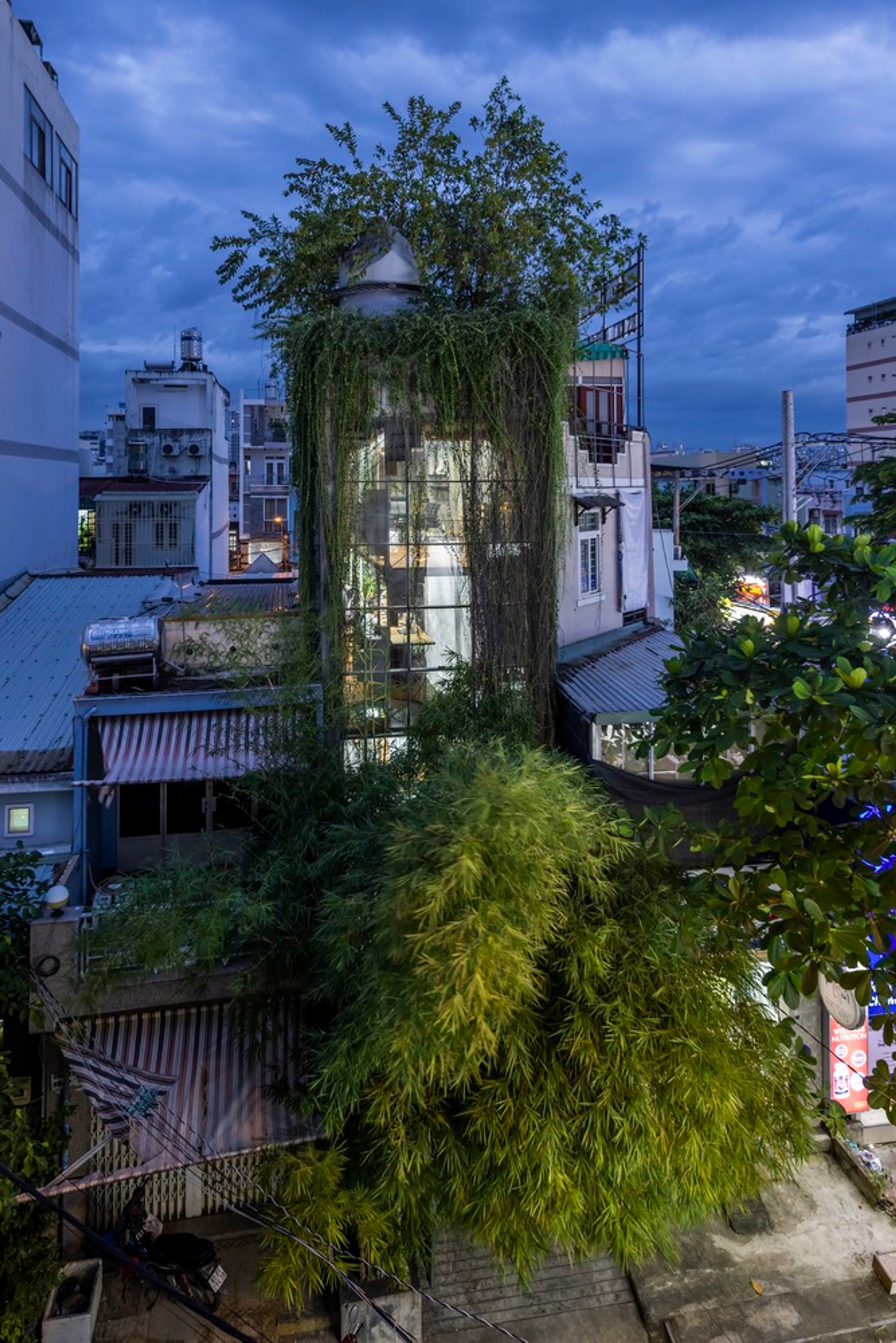 DDOffice by DDconcept: A Vertical Green Workspace in Ho Chi Minh City