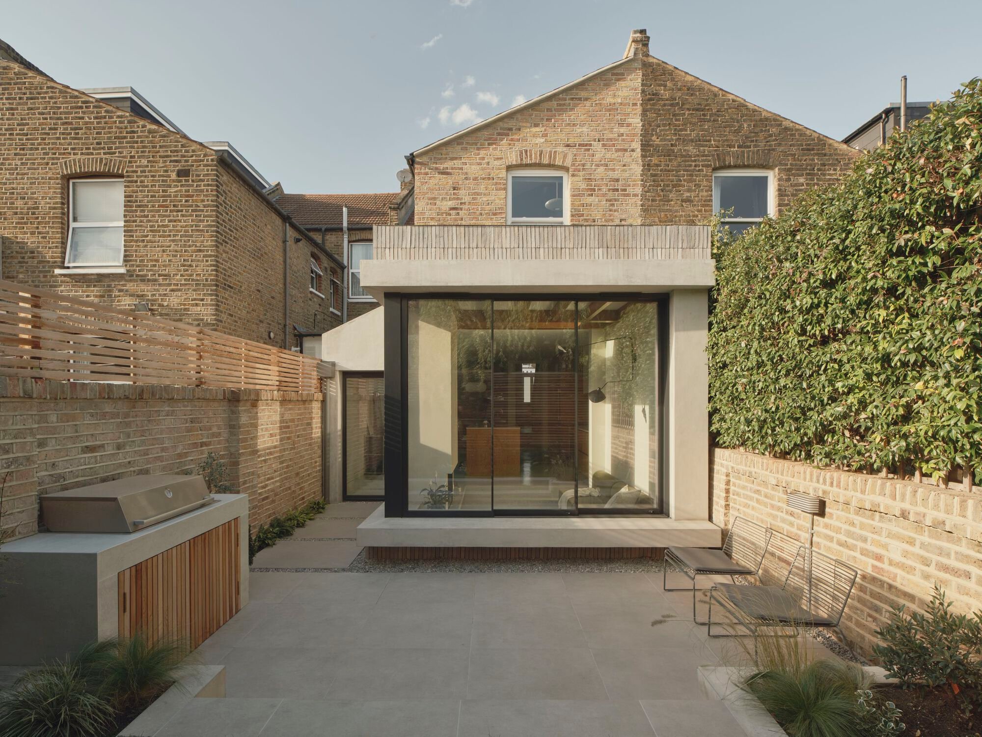 Loggia House: A Sunken Garden Extension Redefining Family Living and Indoor–Outdoor Connection