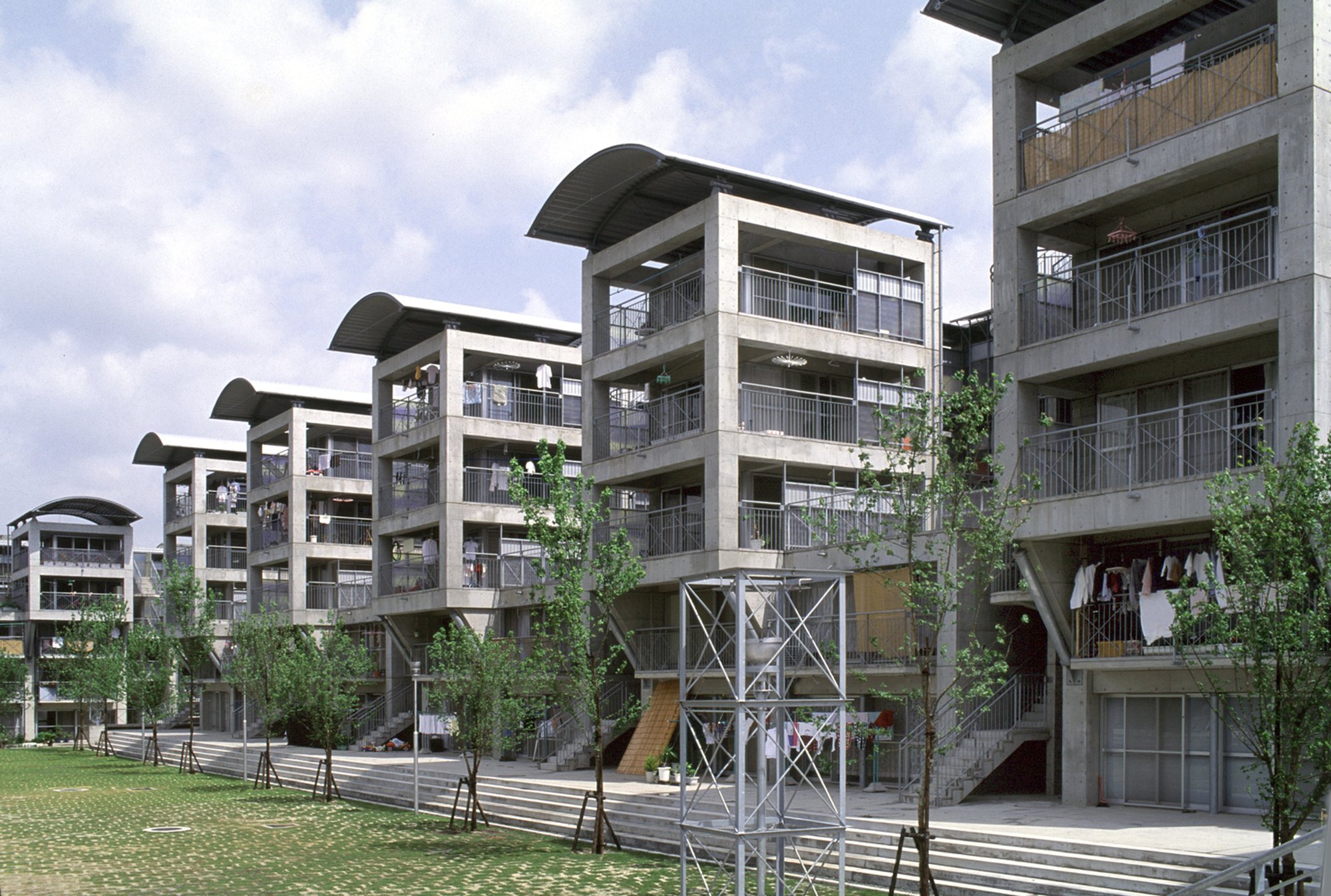 Hotakubo Housing by Riken Yamamoto: Redefining Community Living Through Thresholds