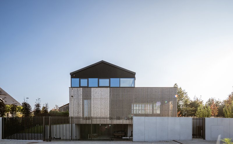 Contemporary City House in Kraków by Kropka Studio and Klub Architekci