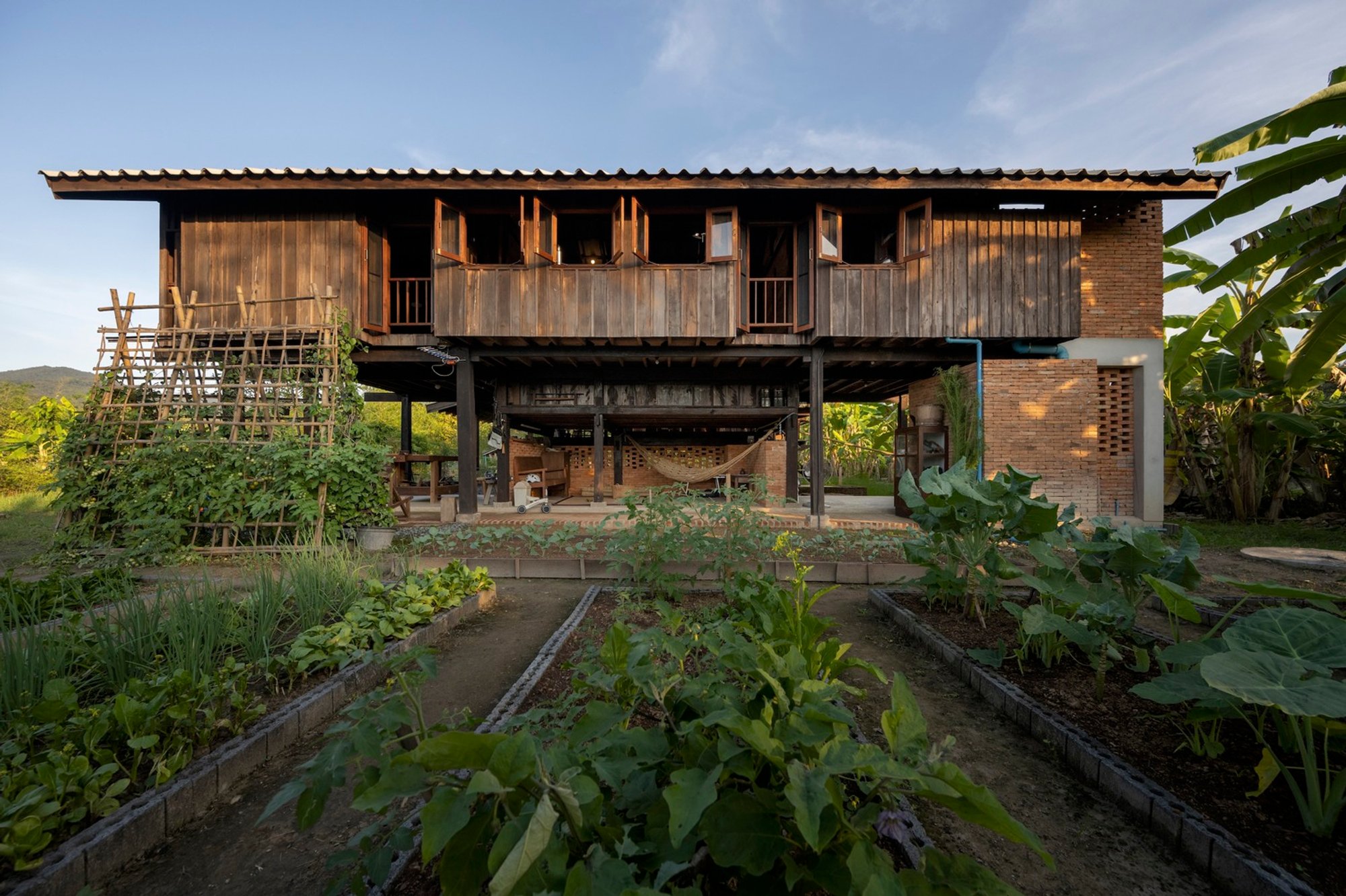 Baan Tita House by Yangnar Studio: A Contemporary Interpretation of Northern Thailand’s Vernacular Architecture
