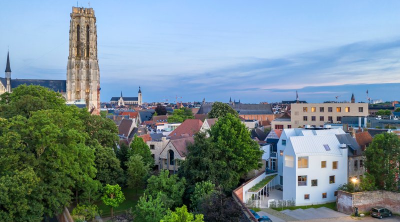 Contemporary Architecture Redefined: Sustainable Design, Spatial Efficiency, and Contextual Innovation