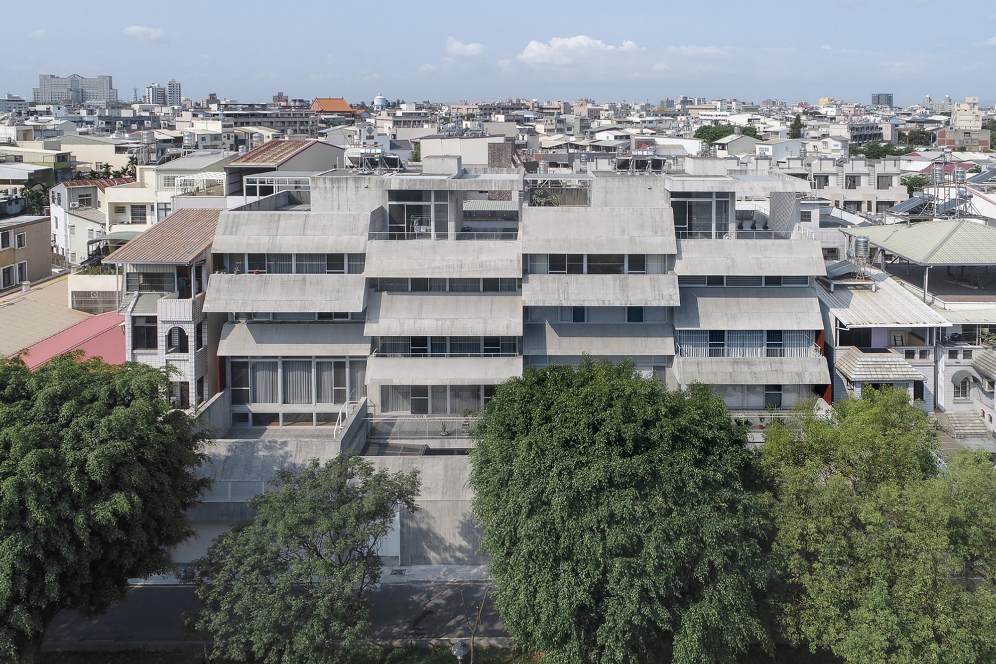 The House of Roofs by Behet Bondzio Lin Architekten is a striking example of tropical residential architecture in Pingtu