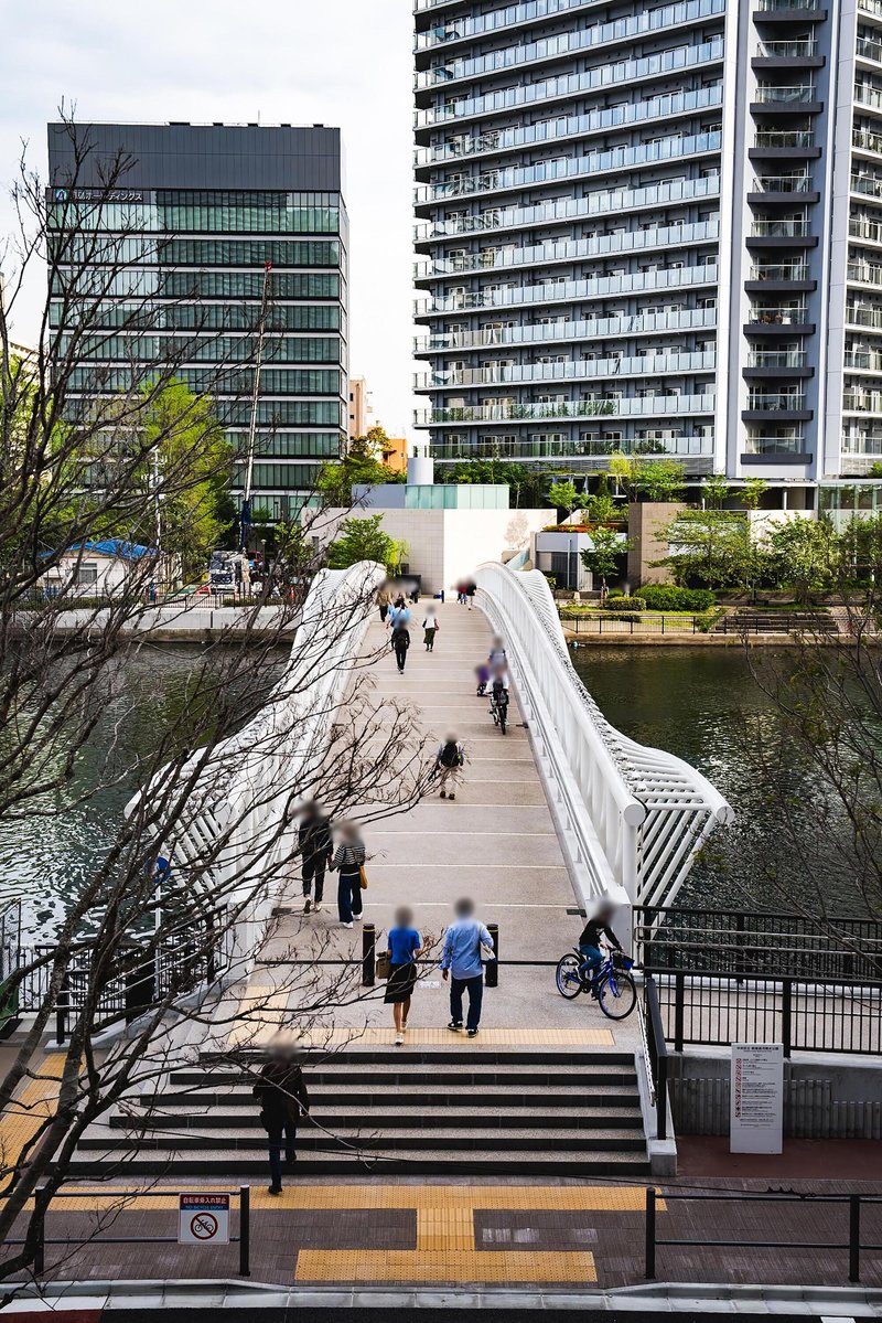 Elevated view of the timber bridge deck with pedestrians and cyclists on a spring day