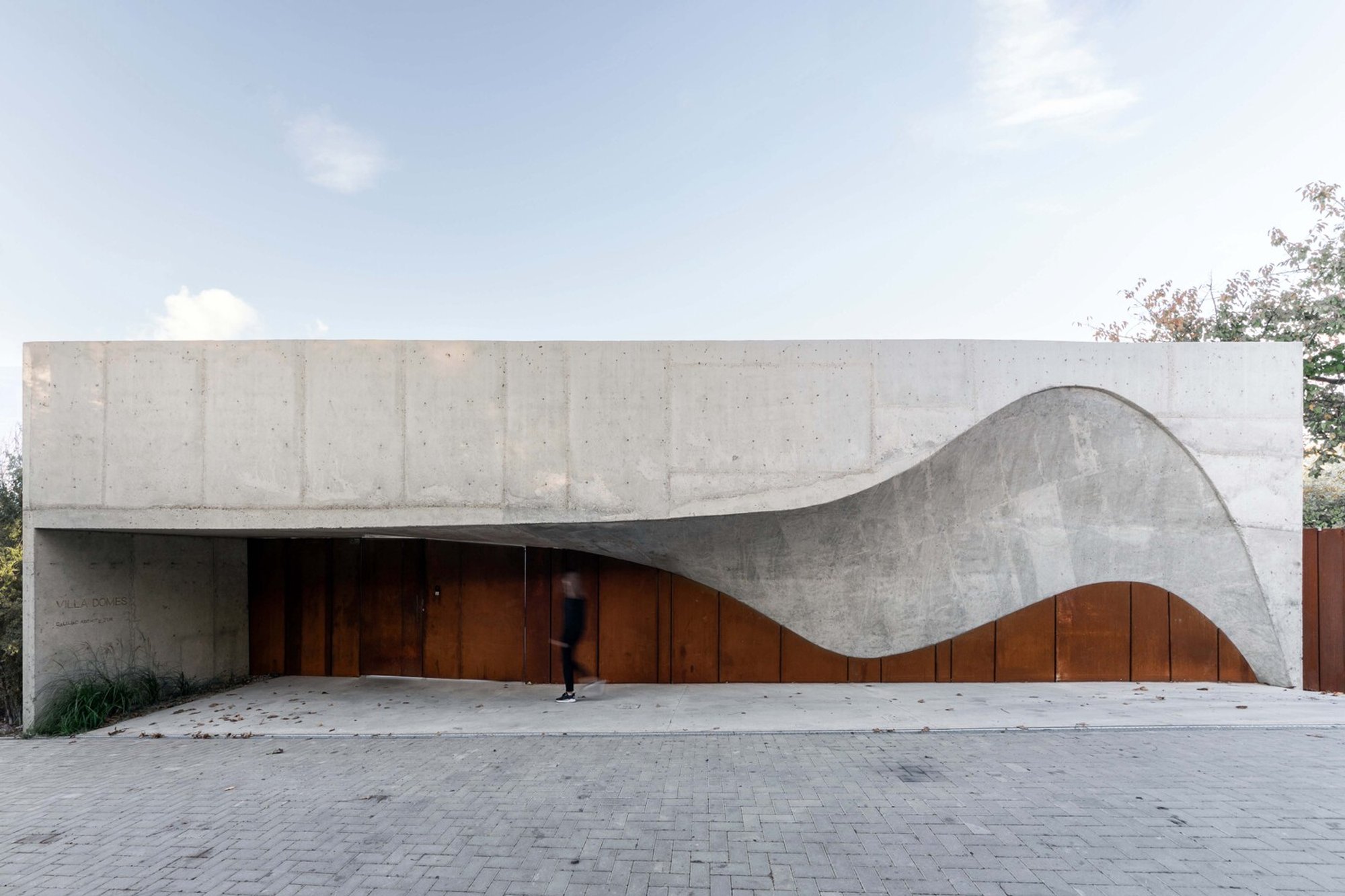 Villa Domes by Maxim Calujac: A Contemporary Residence Blending Sculptural Form, Natural Light, and Landscape Integratio