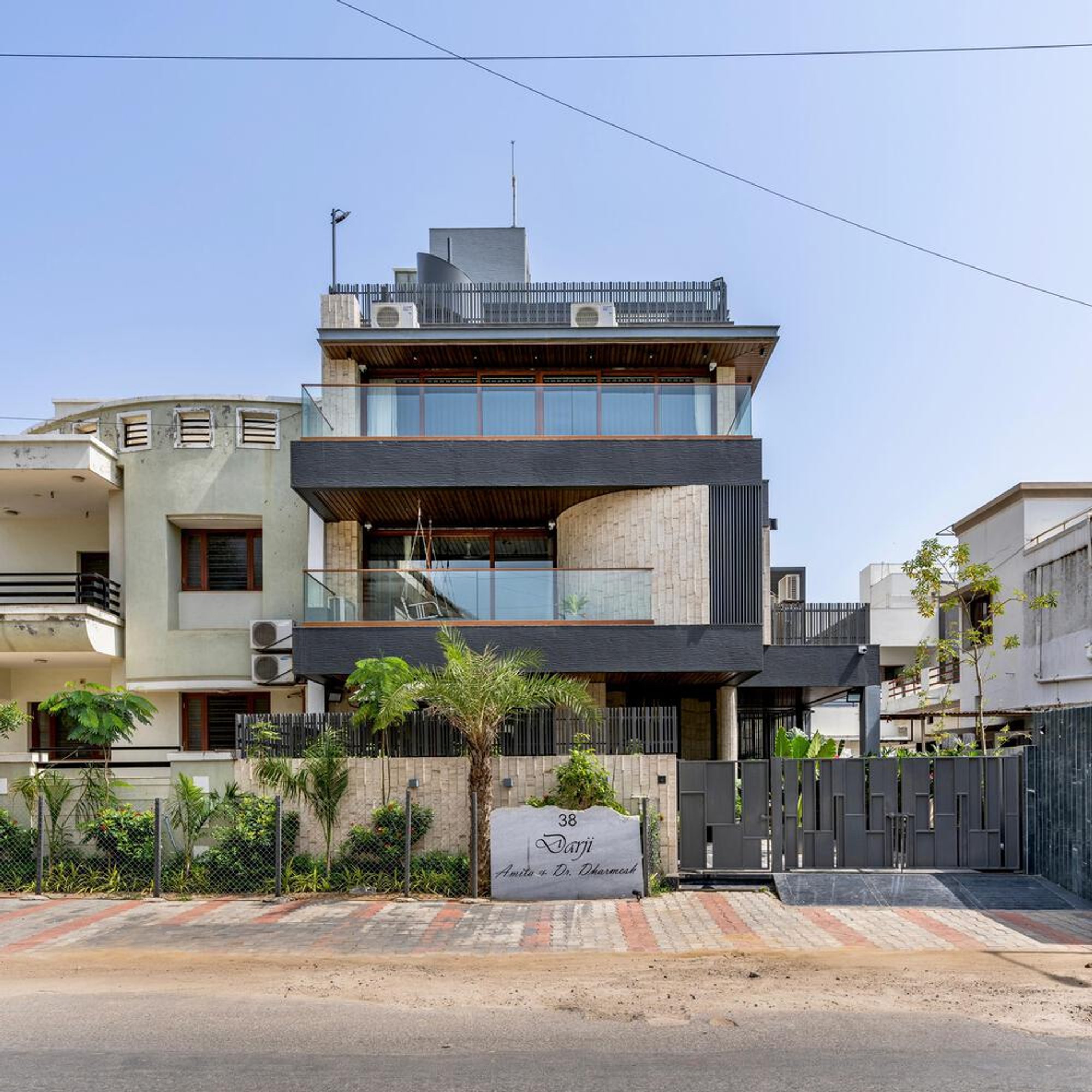 Empyrean Villa by Vihar Fadia Architects: A Luxurious Contemporary Bungalow in Ahmedabad