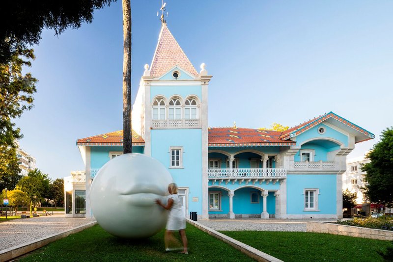 Play Body Exhibition by Os Espacialistas: A Sculptural Journey into the Feminine Form