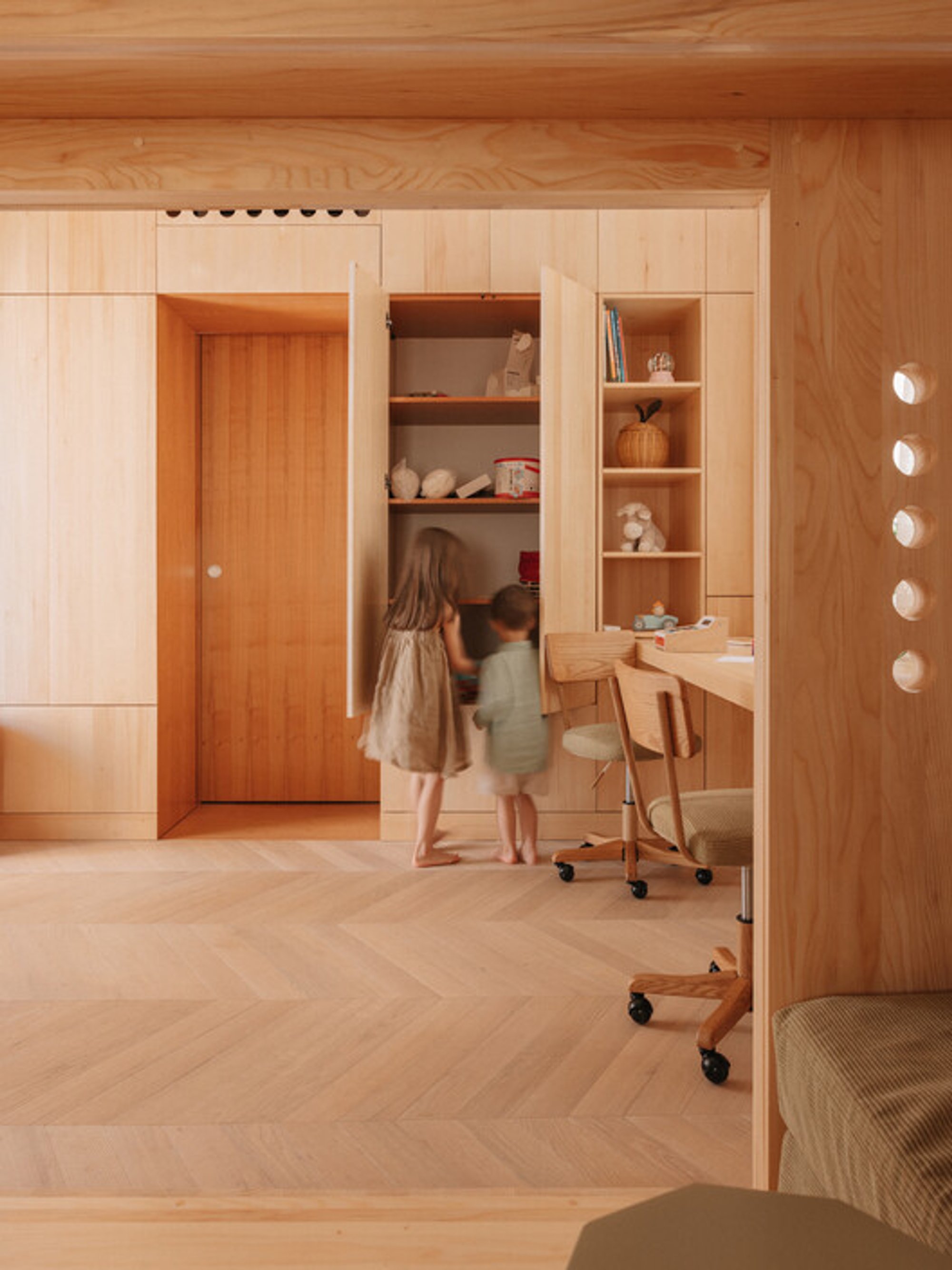 Treehouse Apartment: A Warm Timber Interior Blending Craft, Play, and Contemporary Living