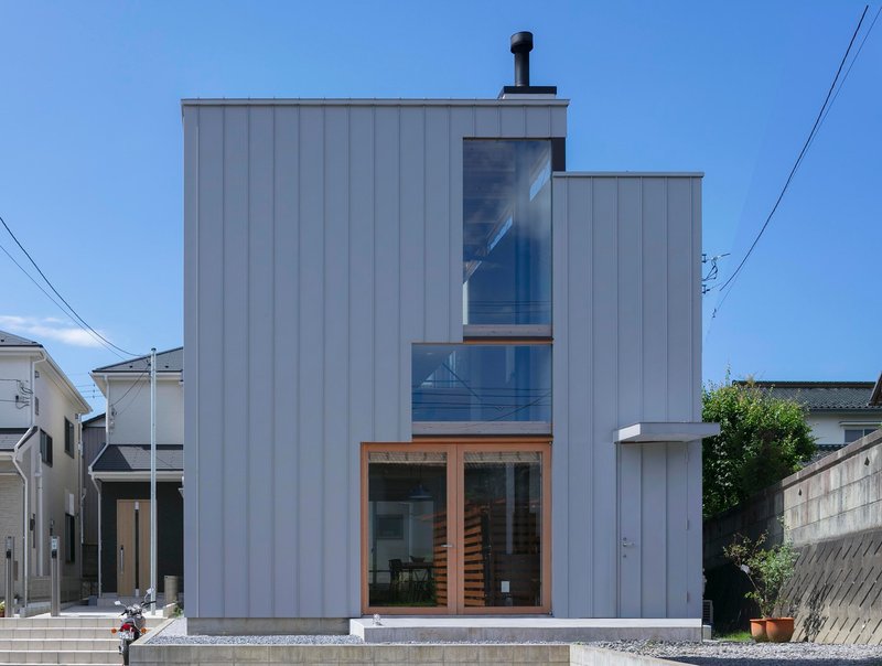 Split House: A Compact Urban Home Blending Privacy, Light, and Flexible Living in Japan