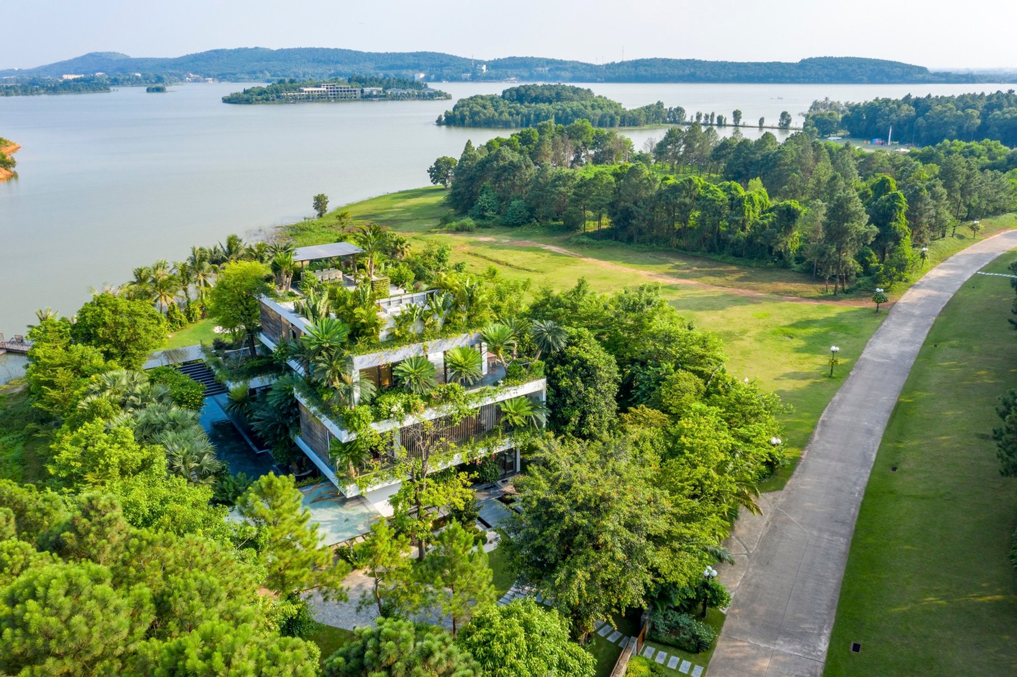 Legend Mansion Villa: Modern Green Luxury in Phúc Yên, Vietnam
