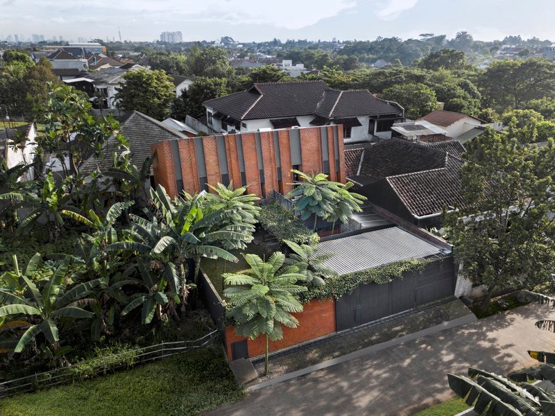 Rumah Guntur House by PSA Studio: A Tropical Home Defined by Rotated Volumes and Thoughtful Spatial Planning