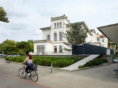 Bridge to the Arts: A Contemporary Cultural Connector in Hannover